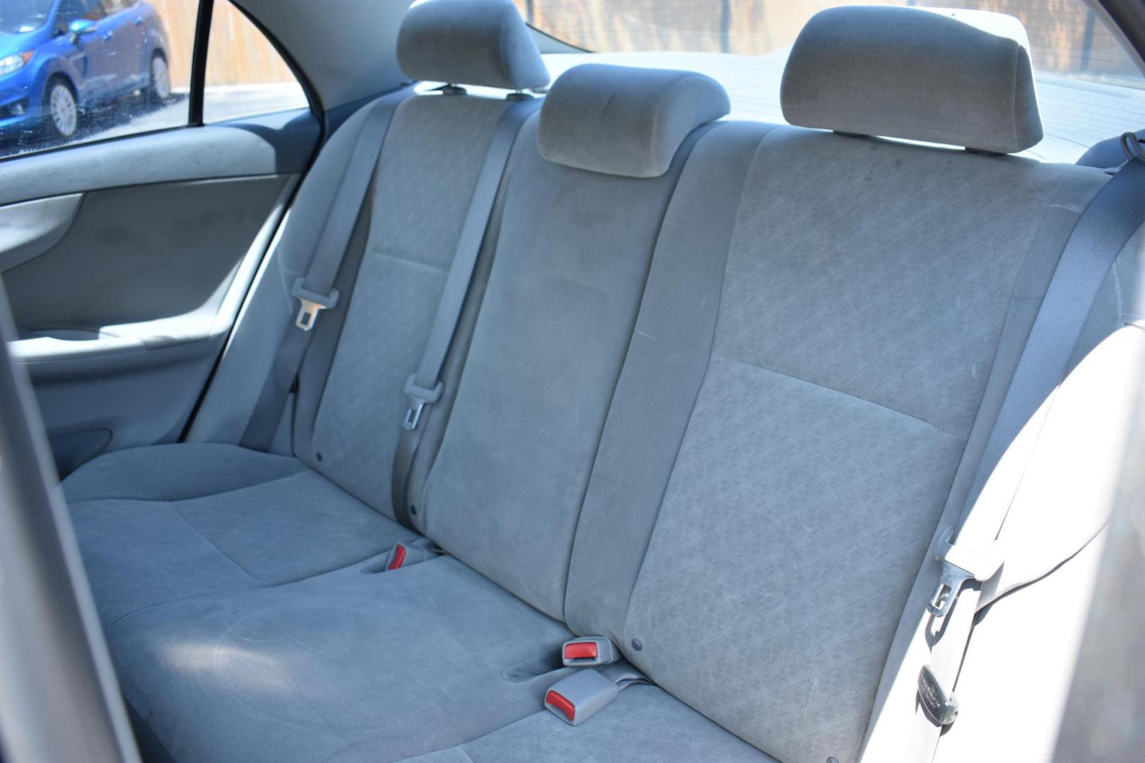 2009 GRAY TOYOTA COROLLA Base 4-Speed AT (JTDBL40E099) with an 1.8L L4 DOHC 16V engine, 4-SPEED AUTOMATIC transmission, located at 420 E. Kingsbury St., Seguin, TX, 78155, (830) 401-0495, 29.581060, -97.961647 - Photo#5