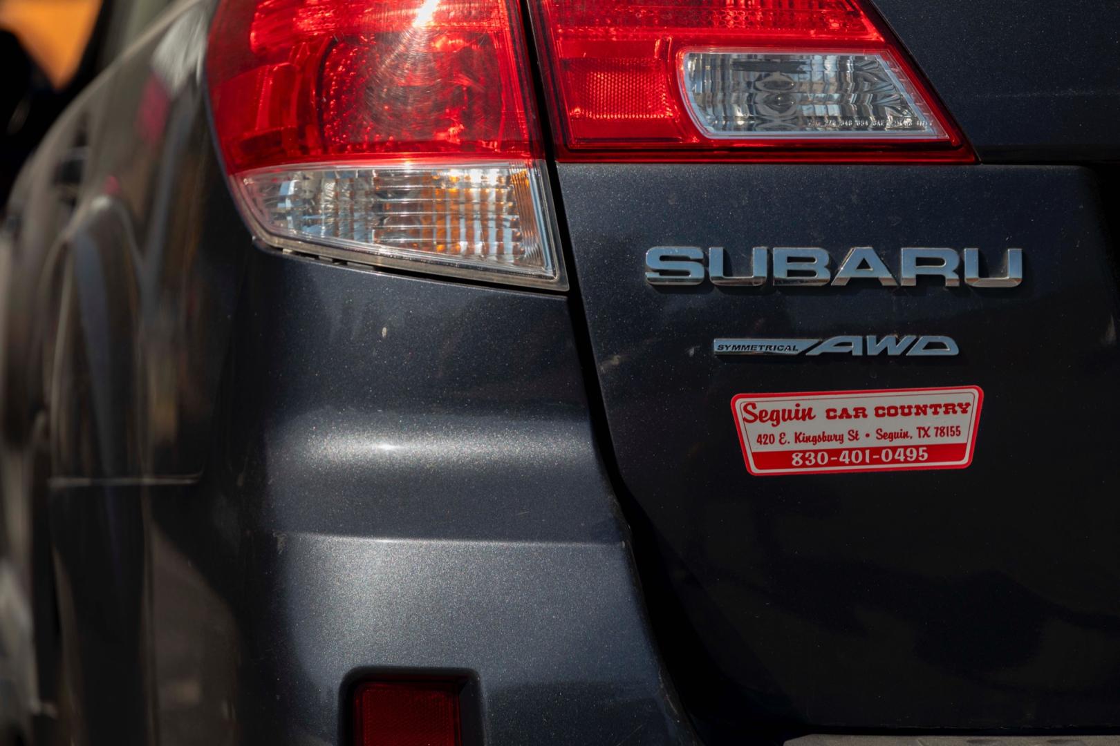 2012 GRAY SUBARU OUTBACK 2.5i (4S4BRBAC6C3) with an 2.5L H4 DOHC 16V engine, CVT OR 6-SPEED MANUAL transmission, located at 420 E. Kingsbury St., Seguin, TX, 78155, (830) 401-0495, 29.581060, -97.961647 - Photo#11