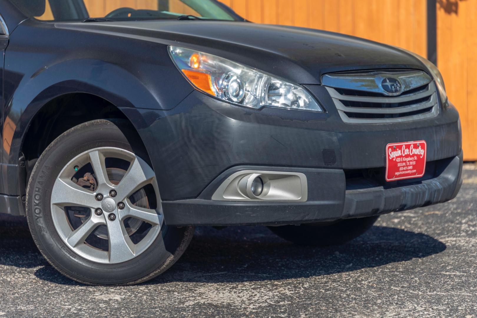 2012 GRAY SUBARU OUTBACK 2.5i (4S4BRBAC6C3) with an 2.5L H4 DOHC 16V engine, CVT OR 6-SPEED MANUAL transmission, located at 420 E. Kingsbury St., Seguin, TX, 78155, (830) 401-0495, 29.581060, -97.961647 - Photo#3