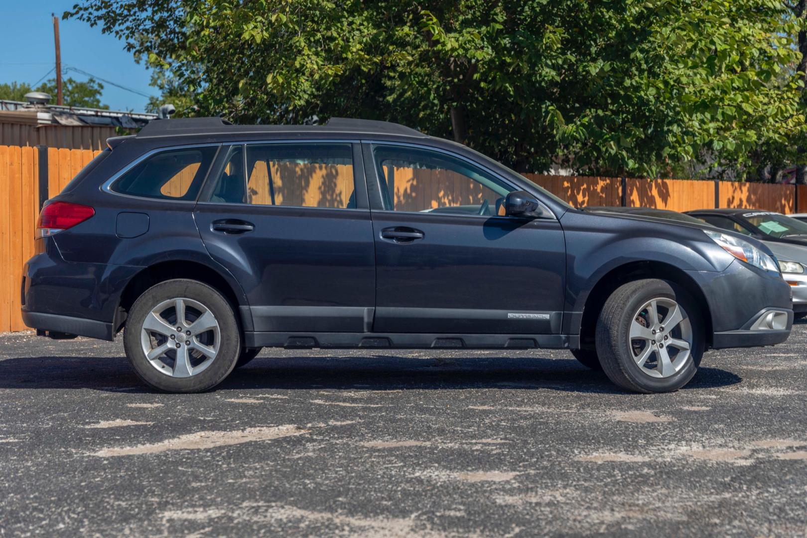 2012 GRAY SUBARU OUTBACK 2.5i (4S4BRBAC6C3) with an 2.5L H4 DOHC 16V engine, CVT OR 6-SPEED MANUAL transmission, located at 420 E. Kingsbury St., Seguin, TX, 78155, (830) 401-0495, 29.581060, -97.961647 - Photo#4