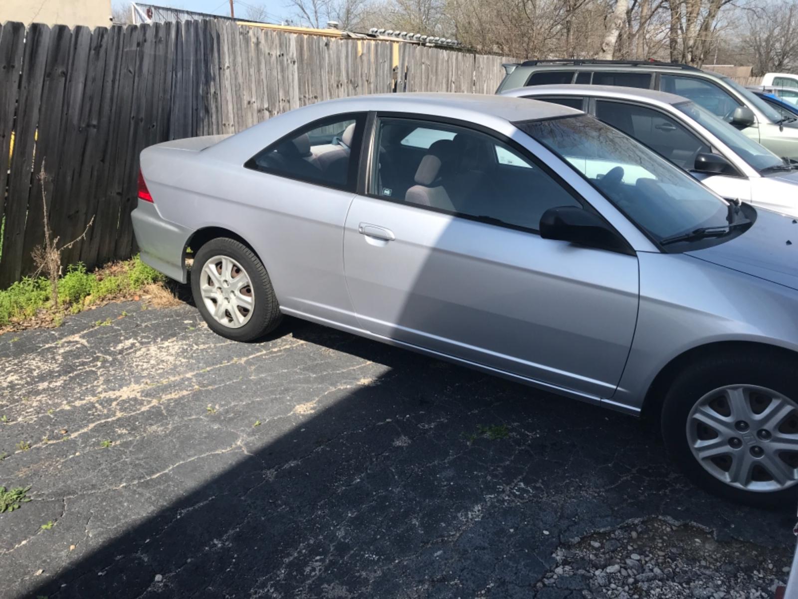 2004 SILVER HONDA CIVIC LX coupe AT (1HGEM22554L) with an 1.7L L4 SOHC 16V engine, 4-SPEED AUTOMATIC transmission, located at 420 E. Kingsbury St., Seguin, TX, 78155, (830) 401-0495, 29.581060, -97.961647 - Photo #1