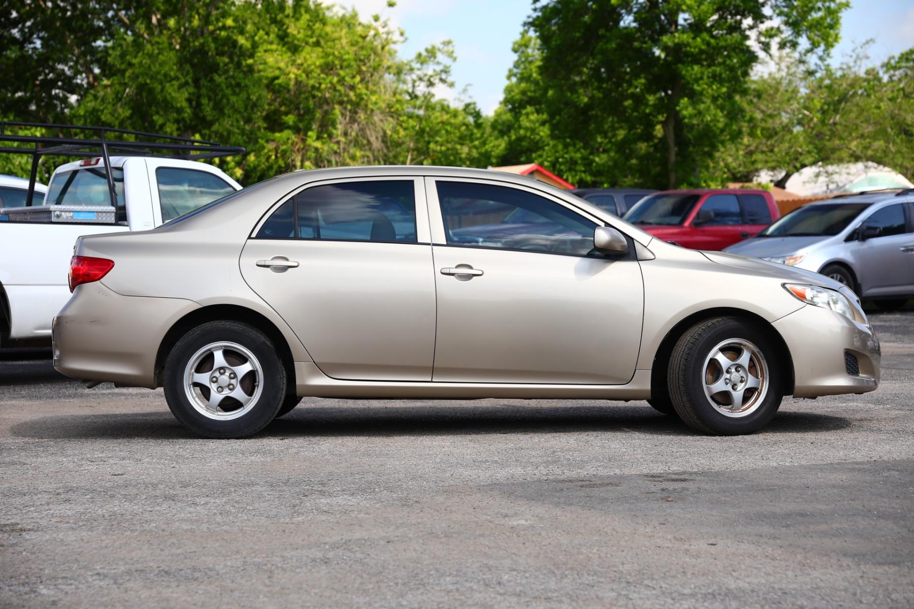 2009 BROWN TOYOTA COROLLA Base 4-Speed AT (1NXBU40E89Z) with an 1.8L L4 DOHC 16V engine, 4-SPEED AUTOMATIC transmission, located at 420 E. Kingsbury St., Seguin, TX, 78155, (830) 401-0495, 29.581060, -97.961647 - Photo #5