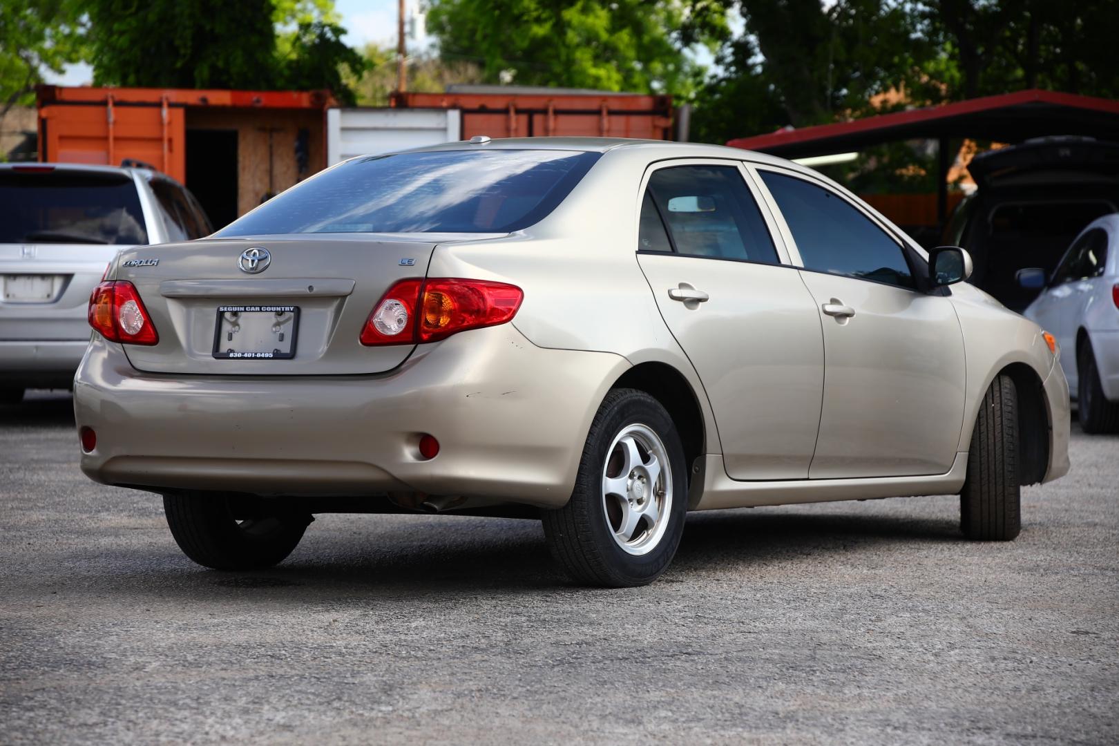 2009 BROWN TOYOTA COROLLA Base 4-Speed AT (1NXBU40E89Z) with an 1.8L L4 DOHC 16V engine, 4-SPEED AUTOMATIC transmission, located at 420 E. Kingsbury St., Seguin, TX, 78155, (830) 401-0495, 29.581060, -97.961647 - Photo#5
