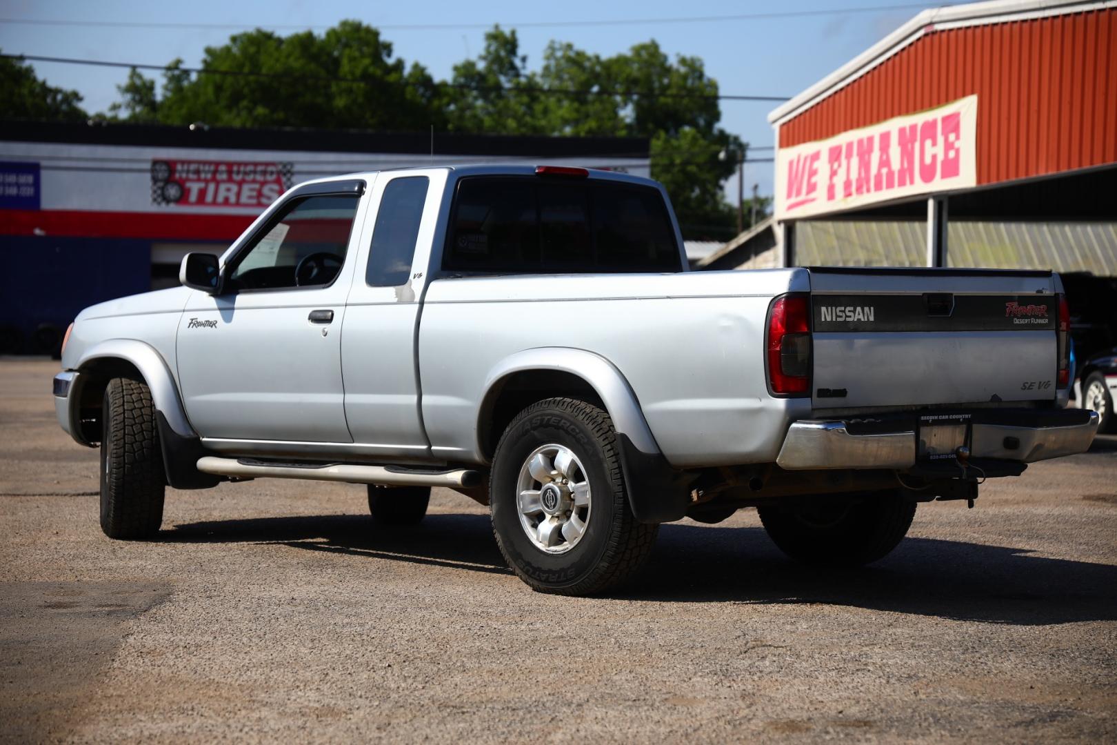 2000 GRAY NISSAN FRONTIER XE Desert Runner 2WD (1N6ED26T1YC) with an 3.4L V6 OHV 12V engine, 4-SPEED AUTOMATIC OR 5-SPEED MANUAL transmission, located at 420 E. Kingsbury St., Seguin, TX, 78155, (830) 401-0495, 29.581060, -97.961647 - Photo#11