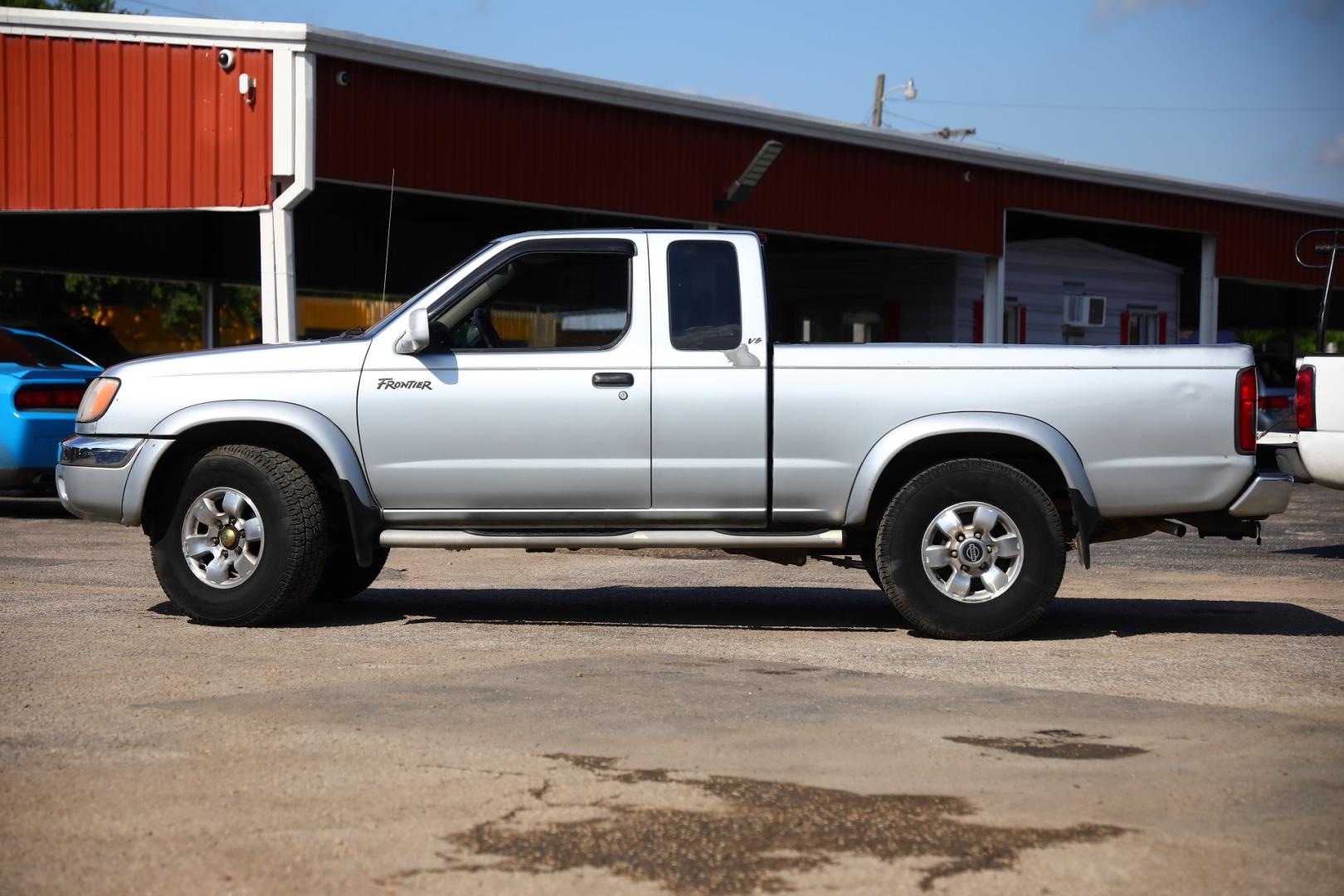 2000 GRAY NISSAN FRONTIER XE Desert Runner 2WD (1N6ED26T1YC) with an 3.4L V6 OHV 12V engine, 4-SPEED AUTOMATIC OR 5-SPEED MANUAL transmission, located at 420 E. Kingsbury St., Seguin, TX, 78155, (830) 401-0495, 29.581060, -97.961647 - Photo#12