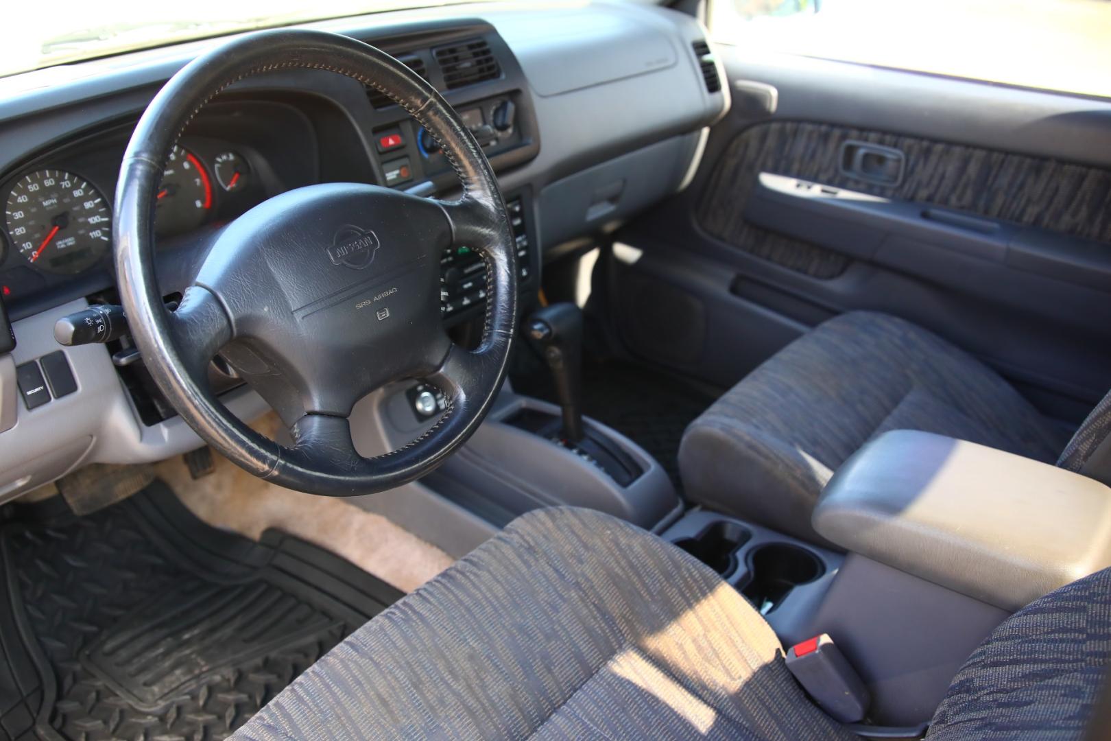 2000 GRAY NISSAN FRONTIER XE Desert Runner 2WD (1N6ED26T1YC) with an 3.4L V6 OHV 12V engine, 4-SPEED AUTOMATIC OR 5-SPEED MANUAL transmission, located at 420 E. Kingsbury St., Seguin, TX, 78155, (830) 401-0495, 29.581060, -97.961647 - Photo#14