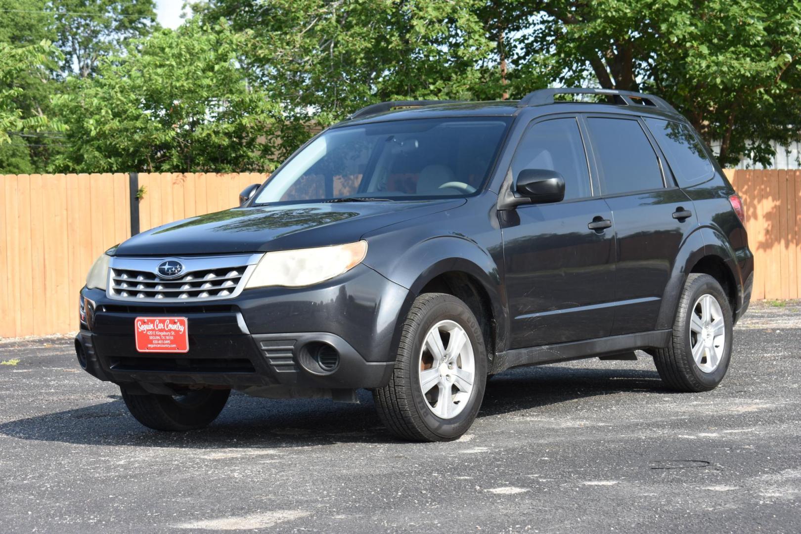 2012 GRAY SUBARU FORESTER 2.5X (JF2SHABC1CH) with an 2.5L H4 SOHC 16V engine, 4-SPEED AUTOMATIC transmission, located at 420 E. Kingsbury St., Seguin, TX, 78155, (830) 401-0495, 29.581060, -97.961647 - Photo#1