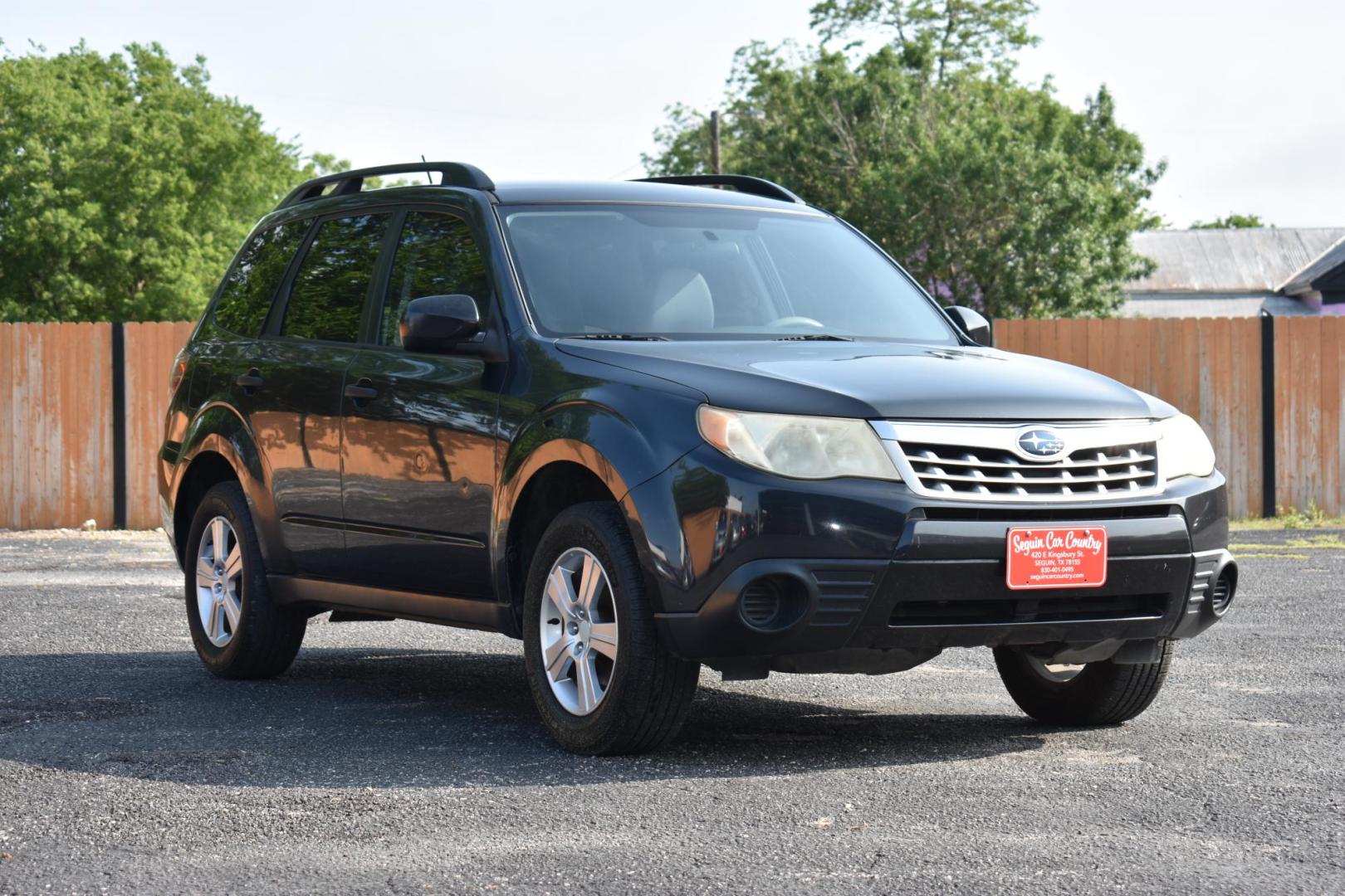 2012 GRAY SUBARU FORESTER 2.5X (JF2SHABC1CH) with an 2.5L H4 SOHC 16V engine, 4-SPEED AUTOMATIC transmission, located at 420 E. Kingsbury St., Seguin, TX, 78155, (830) 401-0495, 29.581060, -97.961647 - Photo#0