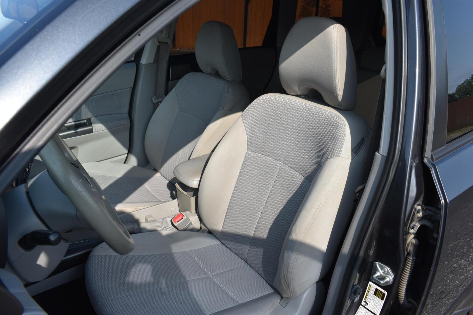 2012 GRAY SUBARU FORESTER 2.5X (JF2SHABC1CH) with an 2.5L H4 SOHC 16V engine, 4-SPEED AUTOMATIC transmission, located at 420 E. Kingsbury St., Seguin, TX, 78155, (830) 401-0495, 29.581060, -97.961647 - Photo#3