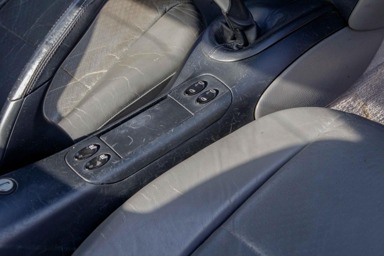 2000 BLACK PORSCHE BOXSTER Base (WP0CA2982YU) with an 2.7L H6 DOHC 24V engine, 5-SPEED AUTOMATIC OR 5-SPEED MANUAL transmission, located at 420 E. Kingsbury St., Seguin, TX, 78155, (830) 401-0495, 29.581060, -97.961647 - Photo#9