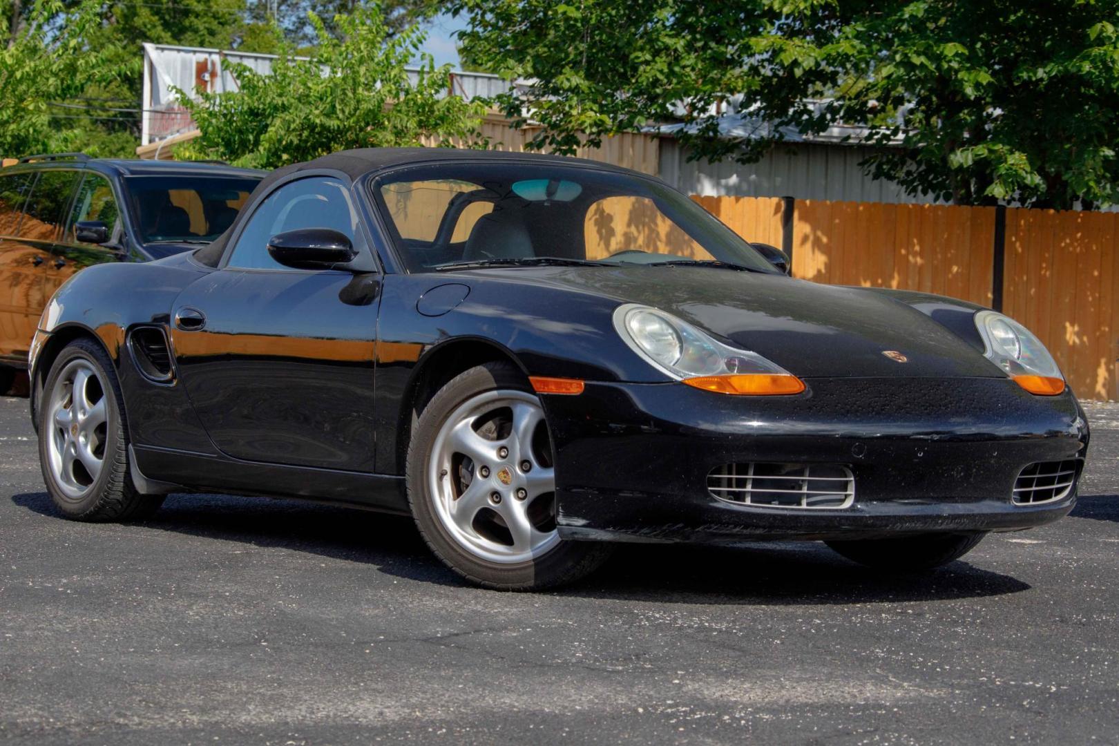 2000 BLACK PORSCHE BOXSTER Base (WP0CA2982YU) with an 2.7L H6 DOHC 24V engine, 5-SPEED AUTOMATIC OR 5-SPEED MANUAL transmission, located at 420 E. Kingsbury St., Seguin, TX, 78155, (830) 401-0495, 29.581060, -97.961647 - Photo#0