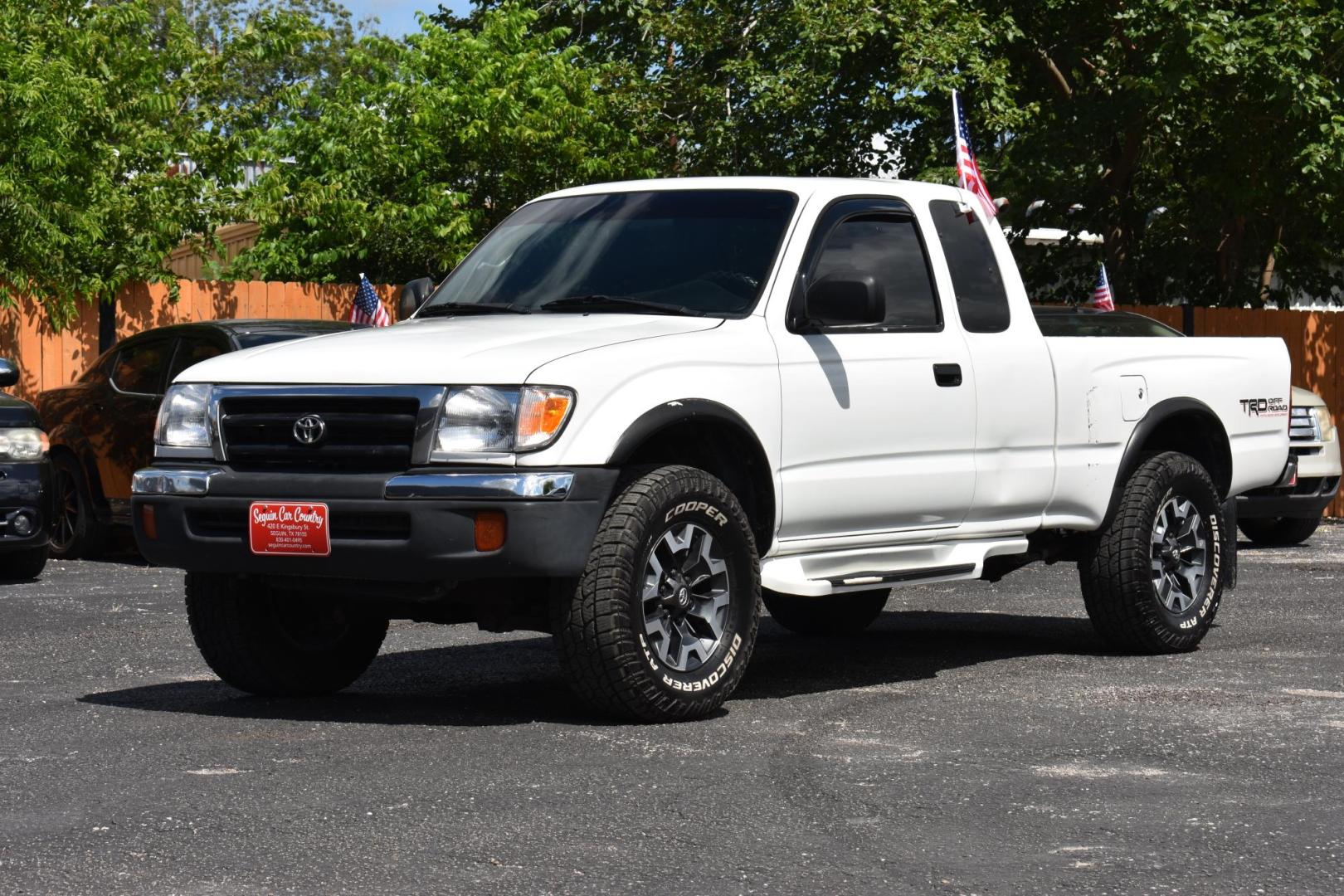 2000 WHITE TOYOTA TACOMA PreRunner Xtracab V6 2WD (4TASN92N1YZ) with an 3.4L V6 DOHC 24V engine, 4-SPEED AUTOMATIC transmission, located at 420 E. Kingsbury St., Seguin, TX, 78155, (830) 401-0495, 29.581060, -97.961647 - Photo#1