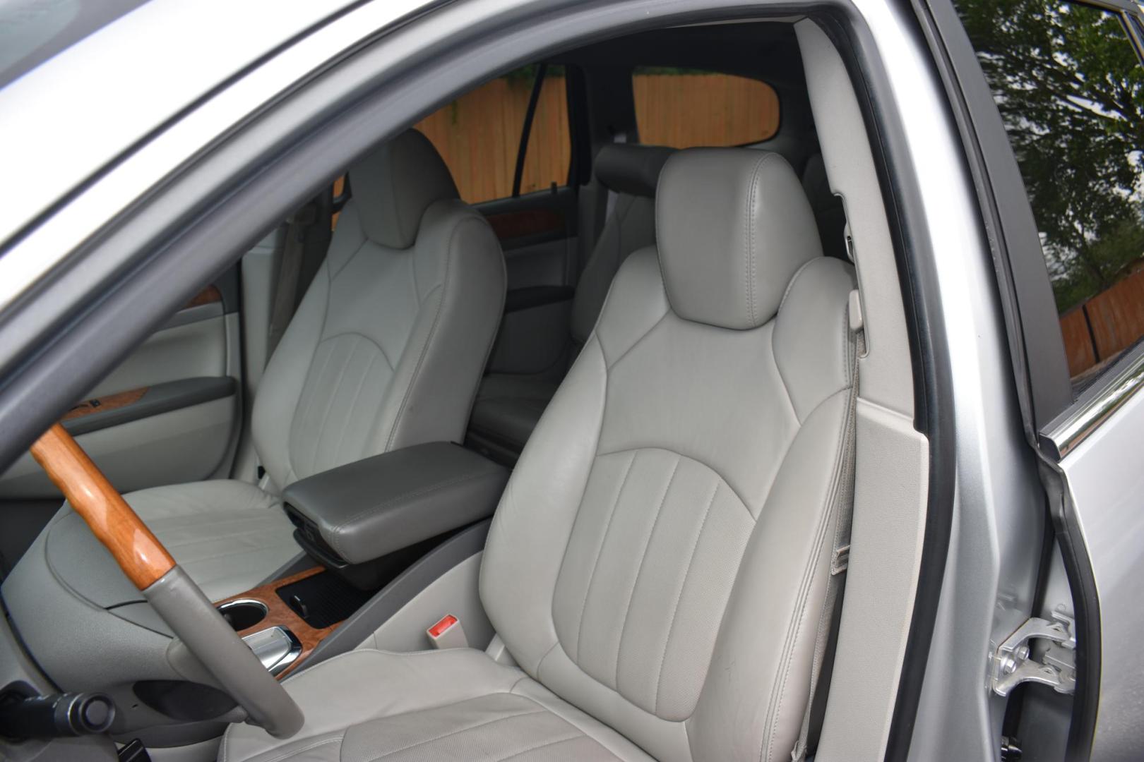 2012 SILVER BUICK ENCLAVE Leather FWD (5GAKRCED0CJ) with an 3.6L V6 DOHC 24V engine, 6-SPEED AUTOMATIC OVERDRIVE transmission, located at 420 E. Kingsbury St., Seguin, TX, 78155, (830) 401-0495, 29.581060, -97.961647 - Photo#4