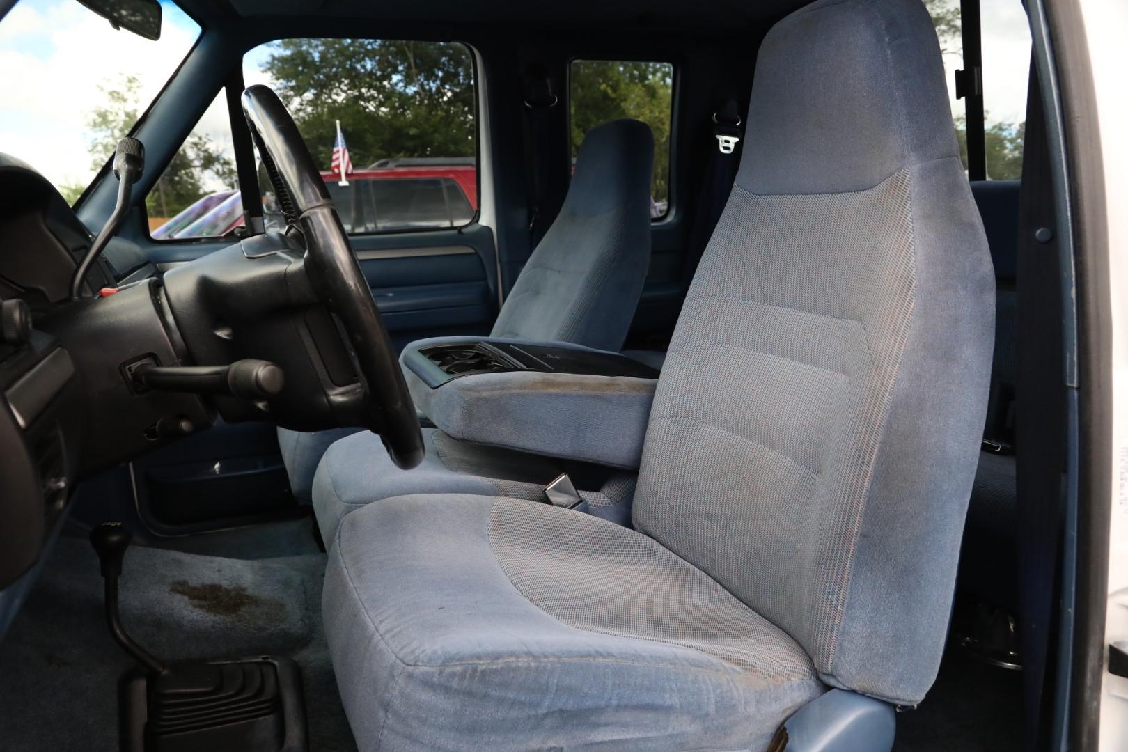 1995 WHITE FORD F-150 XL SuperCab Short Bed 4WD (1FTEX14N9SK) with an 5.0L V8 OHV 16V engine, 4-SPEED AUTOMATIC OR 5-SPEED MANUAL transmission, located at 420 E. Kingsbury St., Seguin, TX, 78155, (830) 401-0495, 29.581060, -97.961647 - Photo#9