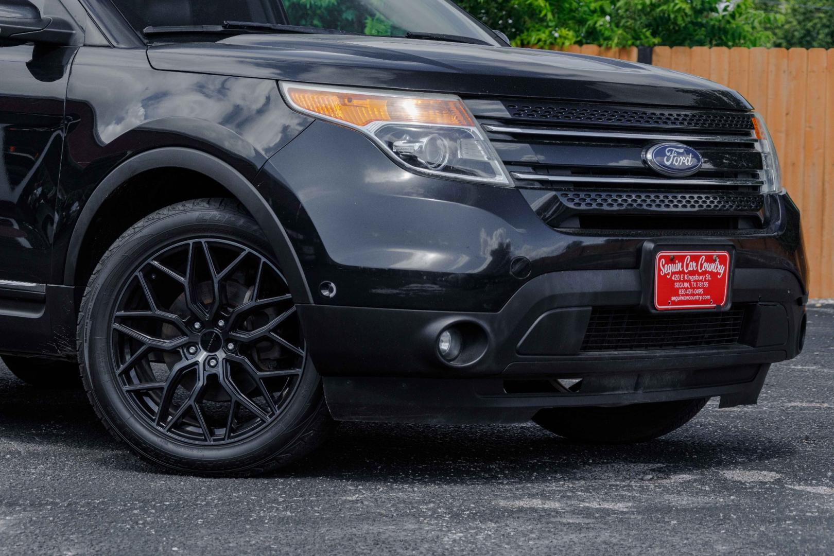 2011 BLACK FORD EXPLORER Limited 4WD (1FMHK8F88BG) with an 3.5L V6 DOHC 24V engine, 6-SPEED AUTOMATIC transmission, located at 420 E. Kingsbury St., Seguin, TX, 78155, (830) 401-0495, 29.581060, -97.961647 - Photo#2