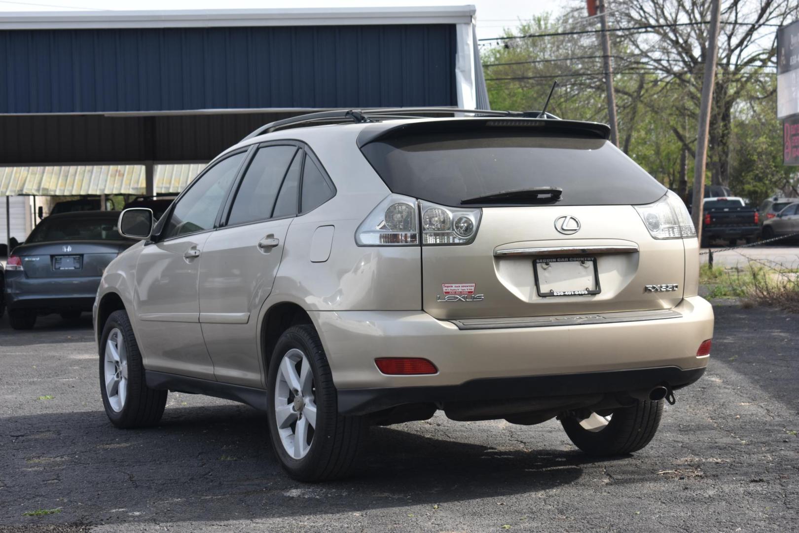 2007 TAN LEXUS RX 350 FWD (2T2GK31UX7C) with an 3.5L V6 DOHC 24V engine, 5-SPEED AUTOMATIC transmission, located at 420 E. Kingsbury St., Seguin, TX, 78155, (830) 401-0495, 29.581060, -97.961647 - Photo#1