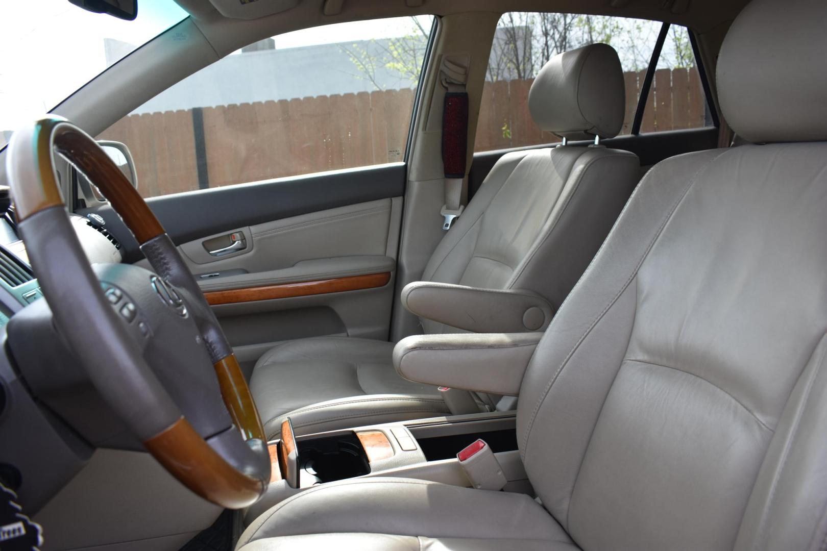 2007 TAN LEXUS RX 350 FWD (2T2GK31UX7C) with an 3.5L V6 DOHC 24V engine, 5-SPEED AUTOMATIC transmission, located at 420 E. Kingsbury St., Seguin, TX, 78155, (830) 401-0495, 29.581060, -97.961647 - Photo#2
