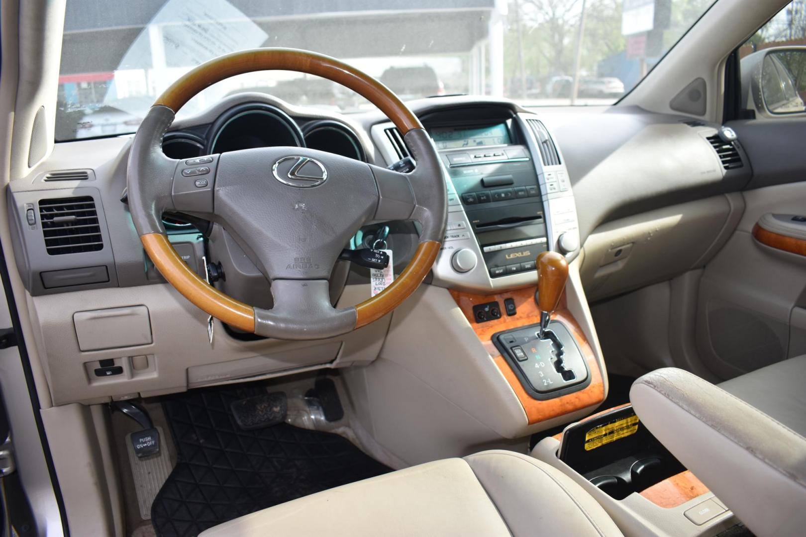 2007 TAN LEXUS RX 350 FWD (2T2GK31UX7C) with an 3.5L V6 DOHC 24V engine, 5-SPEED AUTOMATIC transmission, located at 420 E. Kingsbury St., Seguin, TX, 78155, (830) 401-0495, 29.581060, -97.961647 - Photo#5