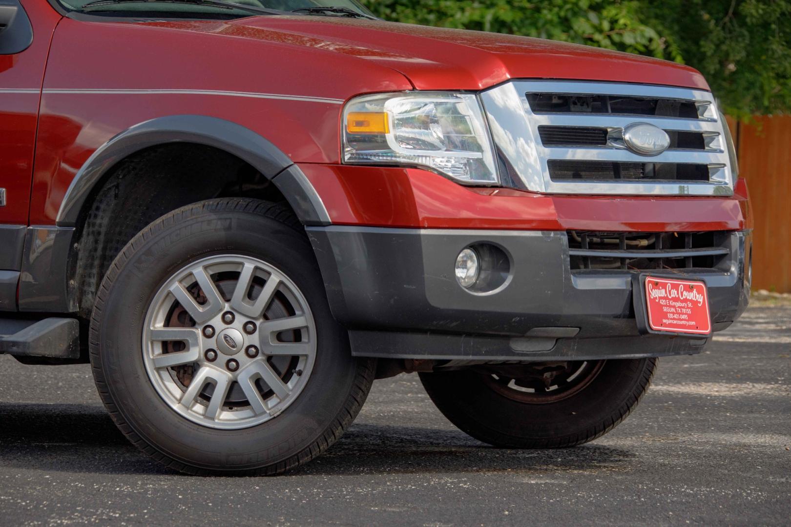 2007 RED FORD EXPEDITION EL XLT 2WD (1FMFK15507L) with an 5.4L V8 SOHC 16V engine, 6-SPEED AUTOMATIC transmission, located at 420 E. Kingsbury St., Seguin, TX, 78155, (830) 401-0495, 29.581060, -97.961647 - Photo#2