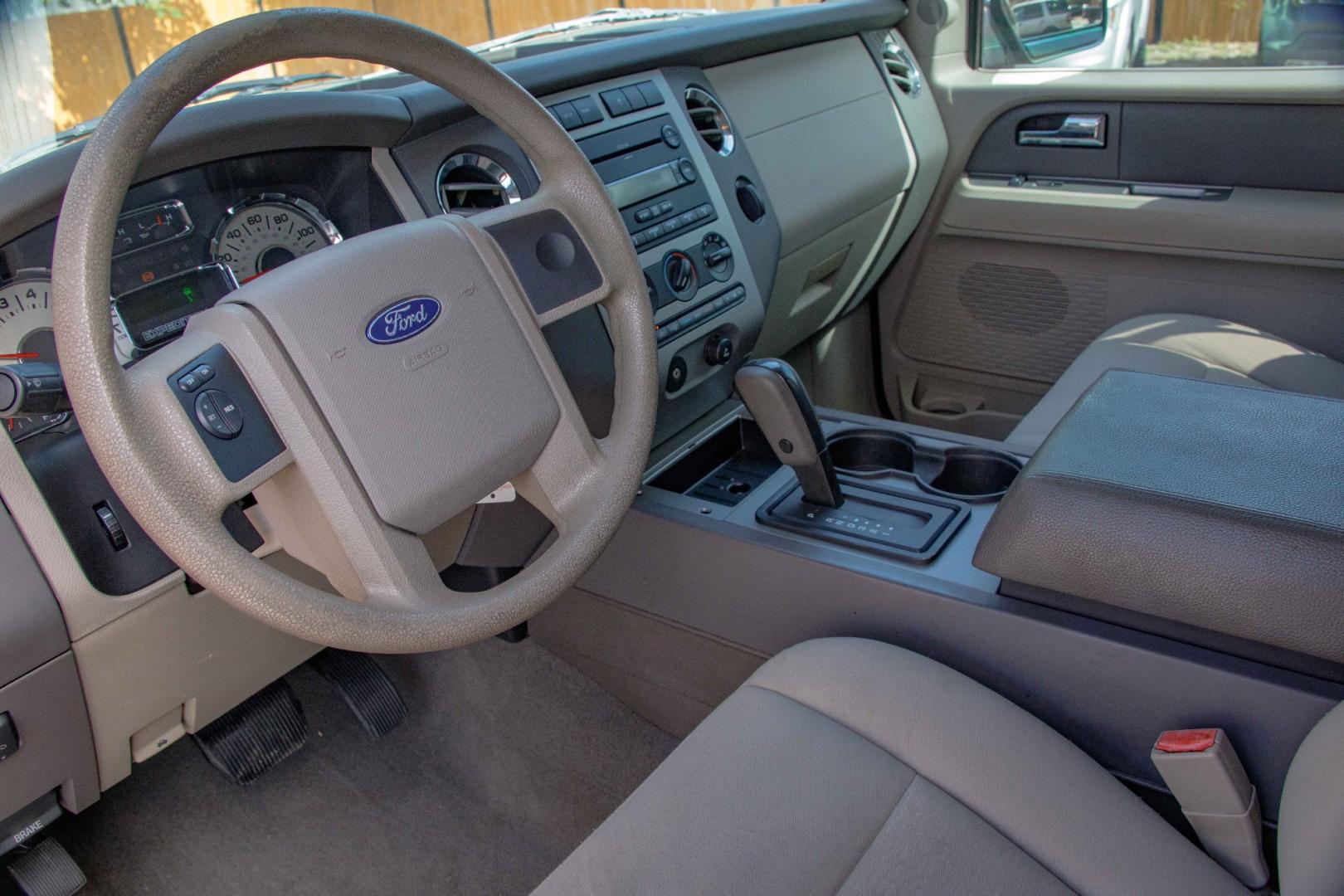 2007 RED FORD EXPEDITION EL XLT 2WD (1FMFK15507L) with an 5.4L V8 SOHC 16V engine, 6-SPEED AUTOMATIC transmission, located at 420 E. Kingsbury St., Seguin, TX, 78155, (830) 401-0495, 29.581060, -97.961647 - Photo#8
