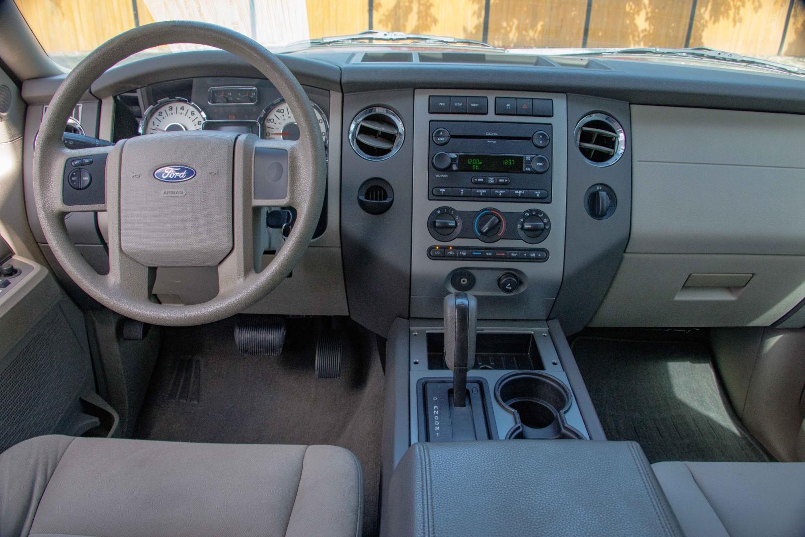 2007 RED FORD EXPEDITION EL XLT 2WD (1FMFK15507L) with an 5.4L V8 SOHC 16V engine, 6-SPEED AUTOMATIC transmission, located at 420 E. Kingsbury St., Seguin, TX, 78155, (830) 401-0495, 29.581060, -97.961647 - Photo#12