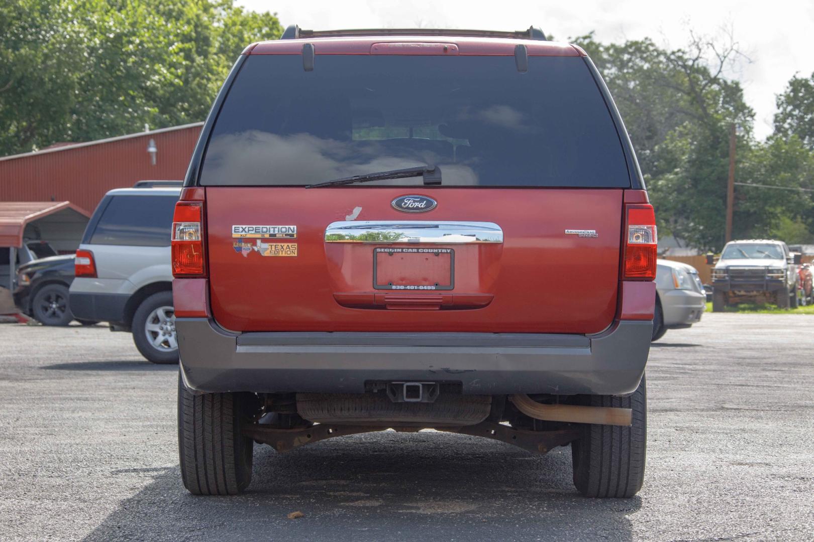 2007 RED FORD EXPEDITION EL XLT 2WD (1FMFK15507L) with an 5.4L V8 SOHC 16V engine, 6-SPEED AUTOMATIC transmission, located at 420 E. Kingsbury St., Seguin, TX, 78155, (830) 401-0495, 29.581060, -97.961647 - Photo#5