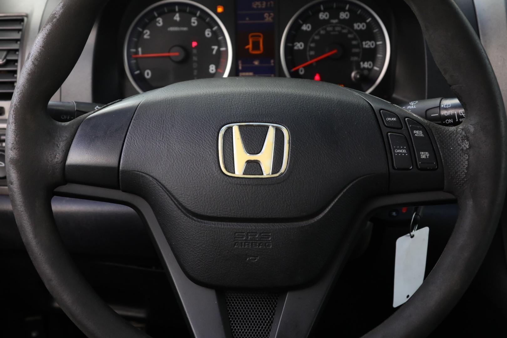2011 BLACK HONDA CR-V LX 2WD 5-Speed AT (3CZRE3H34BG) with an 2.4L L4 DOHC 16V engine, 5-SPEED AUTOMATIC transmission, located at 420 E. Kingsbury St., Seguin, TX, 78155, (830) 401-0495, 29.581060, -97.961647 - Photo#12