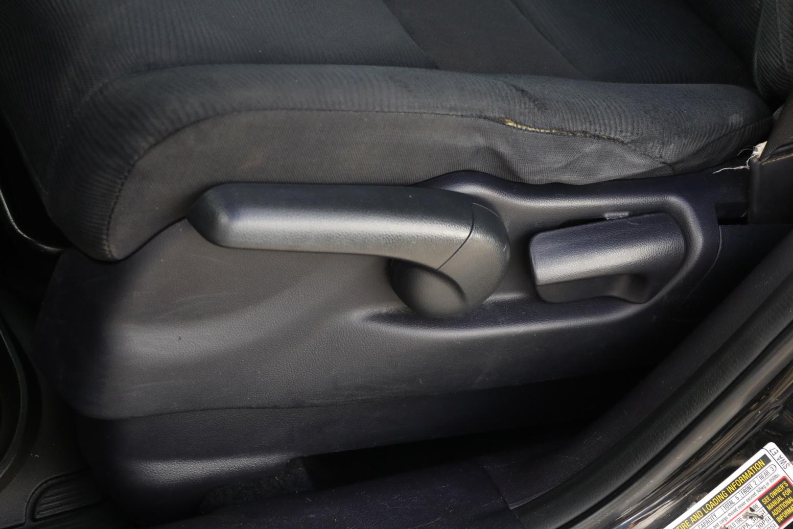 2011 BLACK HONDA CR-V LX 2WD 5-Speed AT (3CZRE3H34BG) with an 2.4L L4 DOHC 16V engine, 5-SPEED AUTOMATIC transmission, located at 420 E. Kingsbury St., Seguin, TX, 78155, (830) 401-0495, 29.581060, -97.961647 - Photo#14