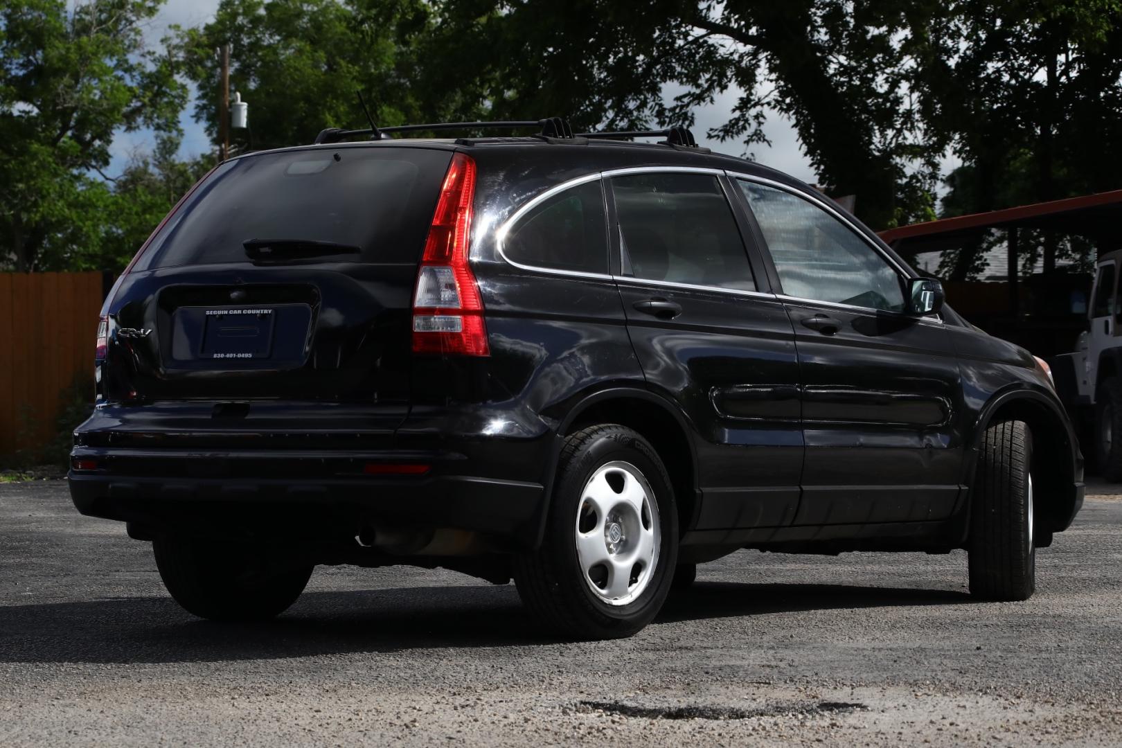 2011 BLACK HONDA CR-V LX 2WD 5-Speed AT (3CZRE3H34BG) with an 2.4L L4 DOHC 16V engine, 5-SPEED AUTOMATIC transmission, located at 420 E. Kingsbury St., Seguin, TX, 78155, (830) 401-0495, 29.581060, -97.961647 - Photo#4