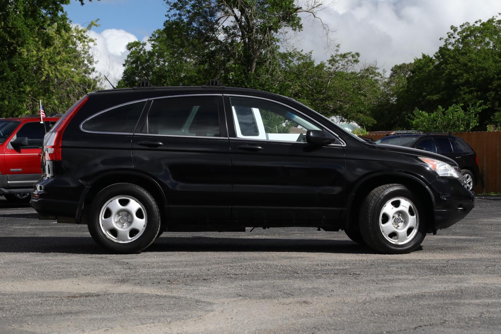 2011 BLACK HONDA CR-V LX 2WD 5-Speed AT (3CZRE3H34BG) with an 2.4L L4 DOHC 16V engine, 5-SPEED AUTOMATIC transmission, located at 420 E. Kingsbury St., Seguin, TX, 78155, (830) 401-0495, 29.581060, -97.961647 - Photo#3
