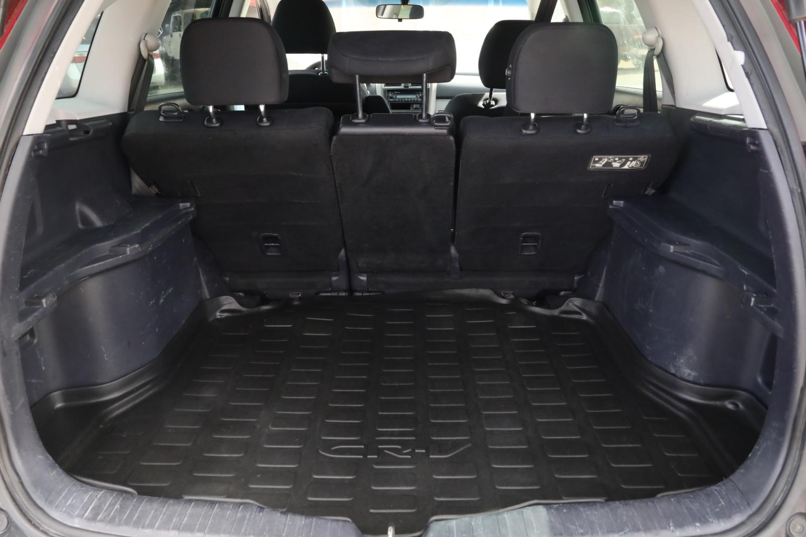 2011 BLACK HONDA CR-V LX 2WD 5-Speed AT (3CZRE3H34BG) with an 2.4L L4 DOHC 16V engine, 5-SPEED AUTOMATIC transmission, located at 420 E. Kingsbury St., Seguin, TX, 78155, (830) 401-0495, 29.581060, -97.961647 - Photo#6