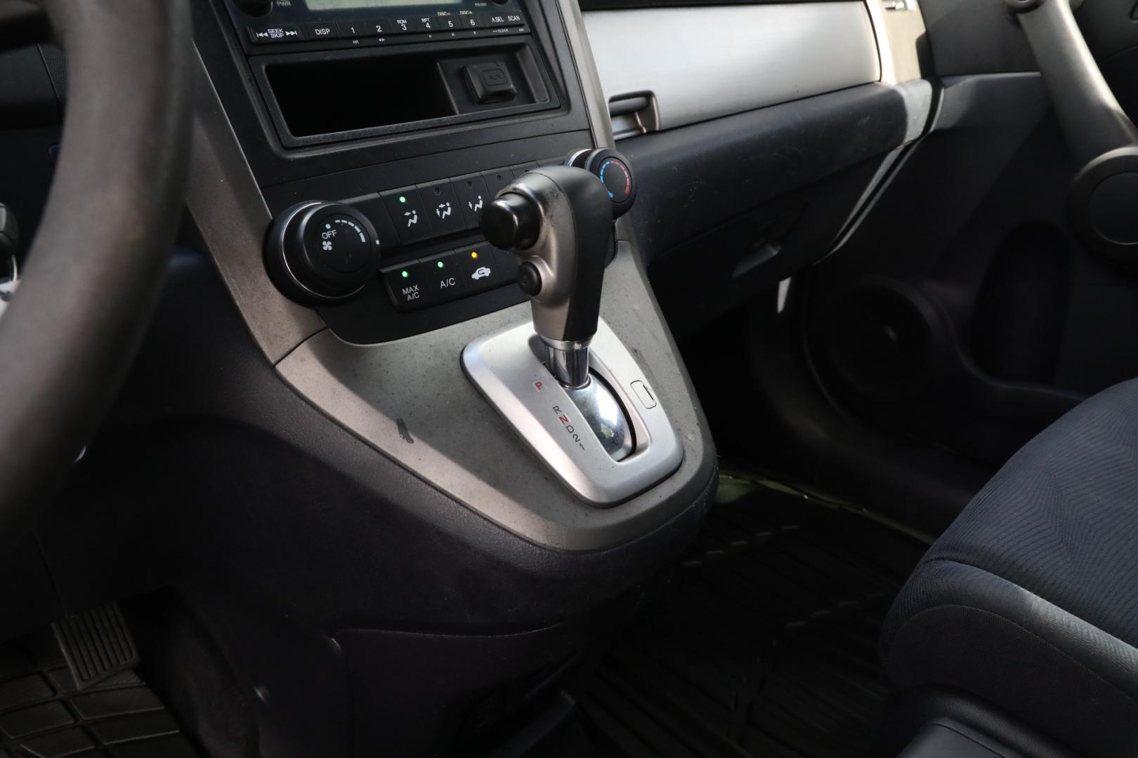 2011 BLACK HONDA CR-V LX 2WD 5-Speed AT (3CZRE3H34BG) with an 2.4L L4 DOHC 16V engine, 5-SPEED AUTOMATIC transmission, located at 420 E. Kingsbury St., Seguin, TX, 78155, (830) 401-0495, 29.581060, -97.961647 - Photo#9