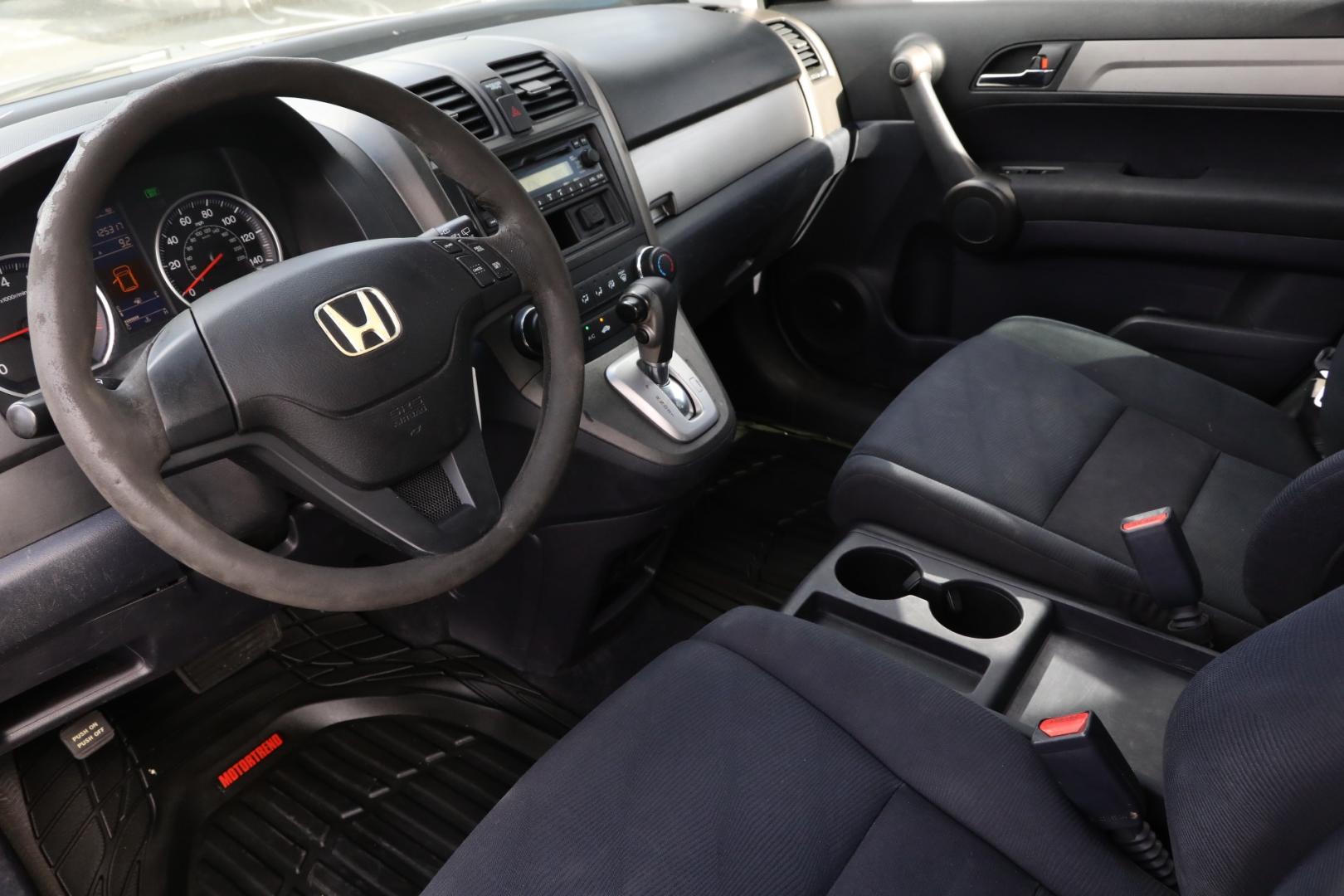 2011 BLACK HONDA CR-V LX 2WD 5-Speed AT (3CZRE3H34BG) with an 2.4L L4 DOHC 16V engine, 5-SPEED AUTOMATIC transmission, located at 420 E. Kingsbury St., Seguin, TX, 78155, (830) 401-0495, 29.581060, -97.961647 - Photo#7