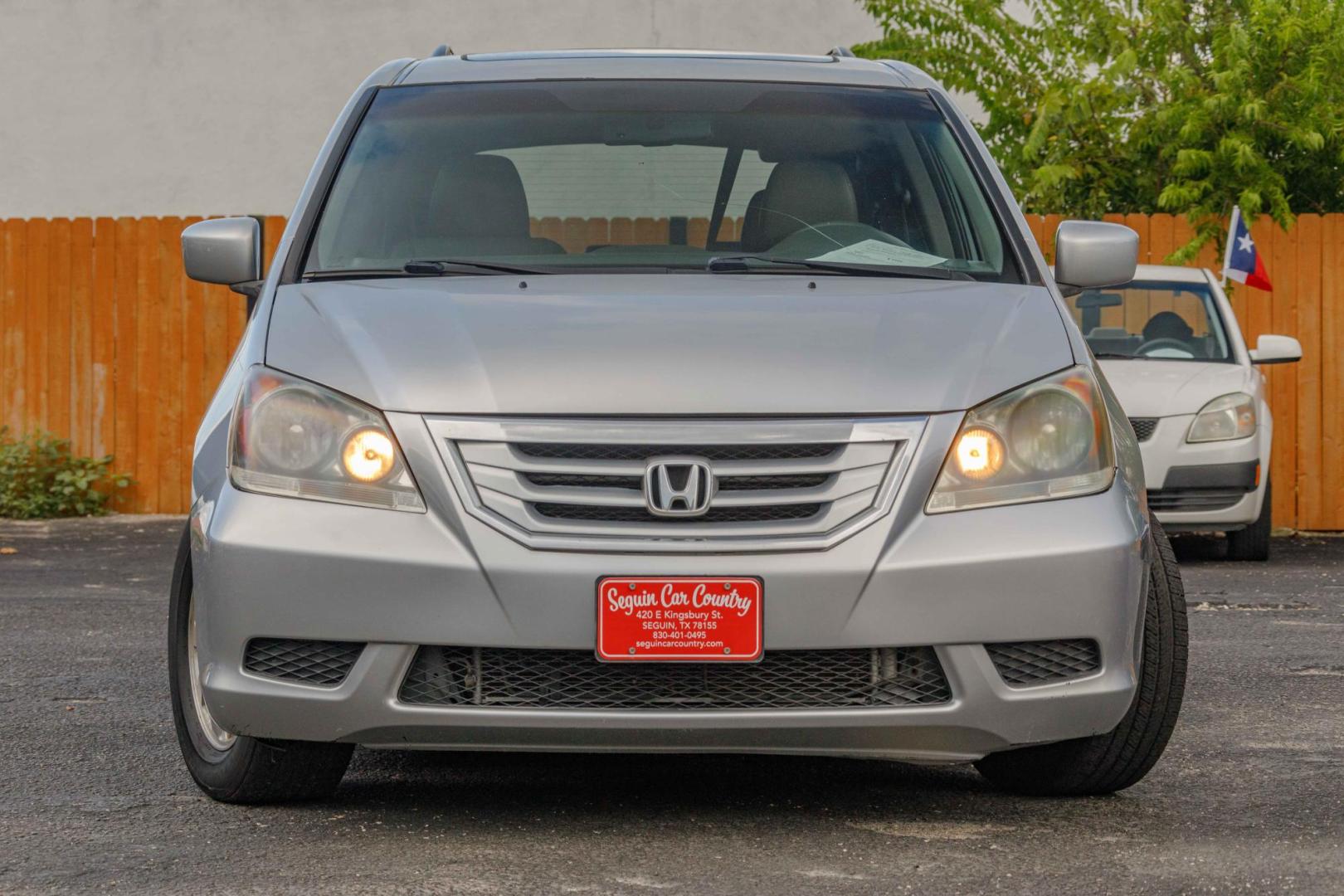 2010 SILVER HONDA ODYSSEY EX-L w/ DVD and Navigation (5FNRL3H70AB) with an 3.5L V6 SOHC 24V engine, 5-SPEED AUTOMATIC transmission, located at 420 E. Kingsbury St., Seguin, TX, 78155, (830) 401-0495, 29.581060, -97.961647 - Photo#1