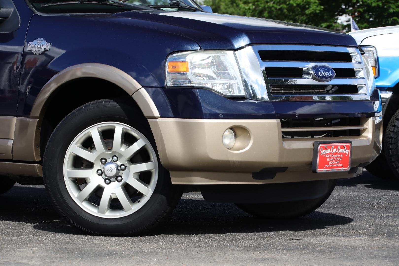 2013 BLUE FORD EXPEDITION King Ranch 2WD (1FMJU1H59DE) with an 5.4L V8 SOHC 16V FFV engine, 6-SPEED AUTOMATIC transmission, located at 420 E. Kingsbury St., Seguin, TX, 78155, (830) 401-0495, 29.581060, -97.961647 - Photo#2