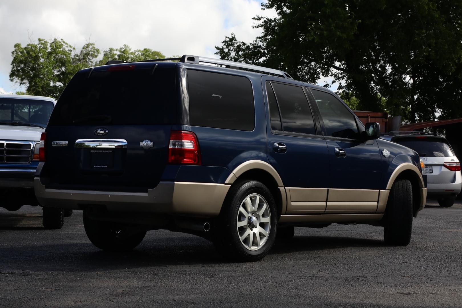 2013 BLUE FORD EXPEDITION King Ranch 2WD (1FMJU1H59DE) with an 5.4L V8 SOHC 16V FFV engine, 6-SPEED AUTOMATIC transmission, located at 420 E. Kingsbury St., Seguin, TX, 78155, (830) 401-0495, 29.581060, -97.961647 - Photo#4