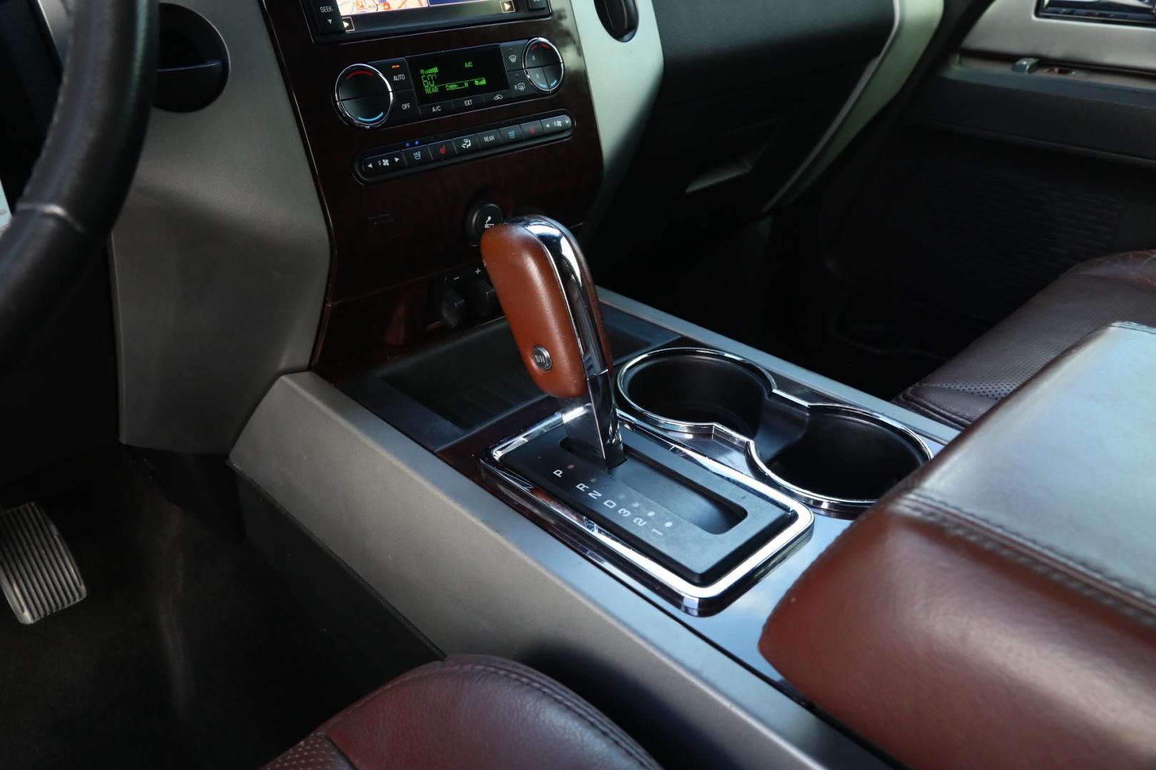 2013 BLUE FORD EXPEDITION King Ranch 2WD (1FMJU1H59DE) with an 5.4L V8 SOHC 16V FFV engine, 6-SPEED AUTOMATIC transmission, located at 420 E. Kingsbury St., Seguin, TX, 78155, (830) 401-0495, 29.581060, -97.961647 - Photo#10