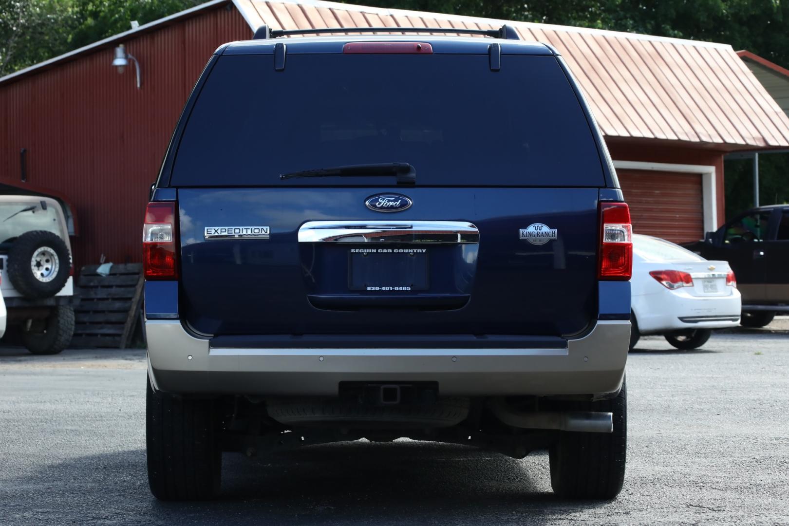 2013 BLUE FORD EXPEDITION King Ranch 2WD (1FMJU1H59DE) with an 5.4L V8 SOHC 16V FFV engine, 6-SPEED AUTOMATIC transmission, located at 420 E. Kingsbury St., Seguin, TX, 78155, (830) 401-0495, 29.581060, -97.961647 - Photo#5