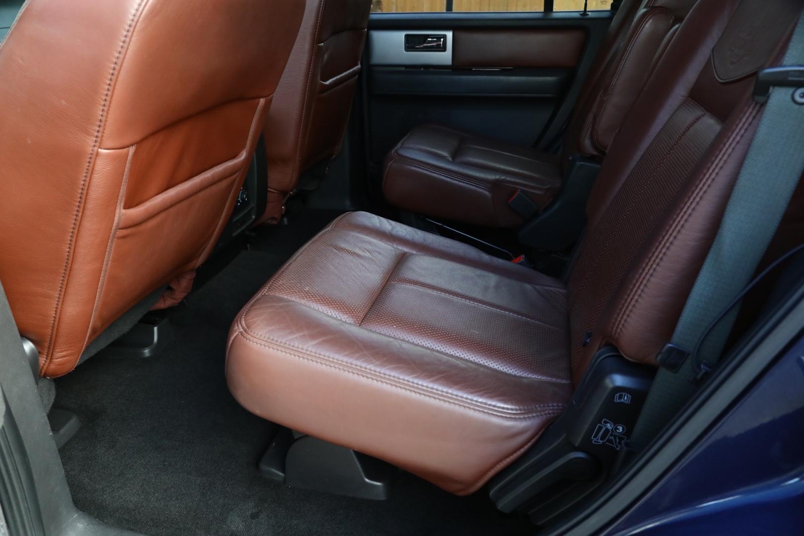2013 BLUE FORD EXPEDITION King Ranch 2WD (1FMJU1H59DE) with an 5.4L V8 SOHC 16V FFV engine, 6-SPEED AUTOMATIC transmission, located at 420 E. Kingsbury St., Seguin, TX, 78155, (830) 401-0495, 29.581060, -97.961647 - Photo#11