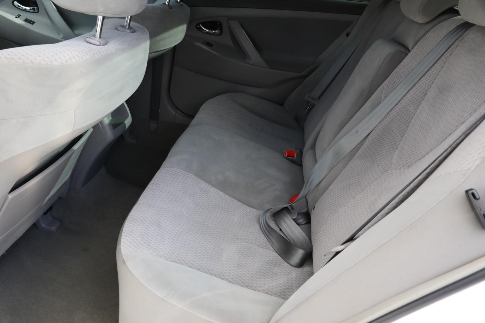 2011 WHITE TOYOTA CAMRY Base 6-Spd AT (4T4BF3EK1BR) with an 2.5L L4 DOHC 16V engine, 6-SPEED AUTOMATIC transmission, located at 420 E. Kingsbury St., Seguin, TX, 78155, (830) 401-0495, 29.581060, -97.961647 - Photo#9