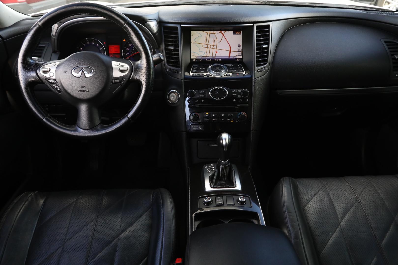 2010 SILVER INFINITI FX FX35 AWD (JN8AS1MW4AM) with an 3.5L V6 DOHC 24V engine, 5-SPEED AUTOMATIC transmission, located at 420 E. Kingsbury St., Seguin, TX, 78155, (830) 401-0495, 29.581060, -97.961647 - Photo#11