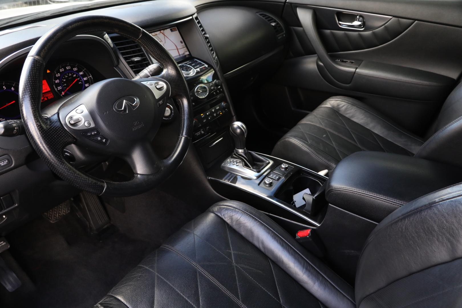 2010 SILVER INFINITI FX FX35 AWD (JN8AS1MW4AM) with an 3.5L V6 DOHC 24V engine, 5-SPEED AUTOMATIC transmission, located at 420 E. Kingsbury St., Seguin, TX, 78155, (830) 401-0495, 29.581060, -97.961647 - Photo#7