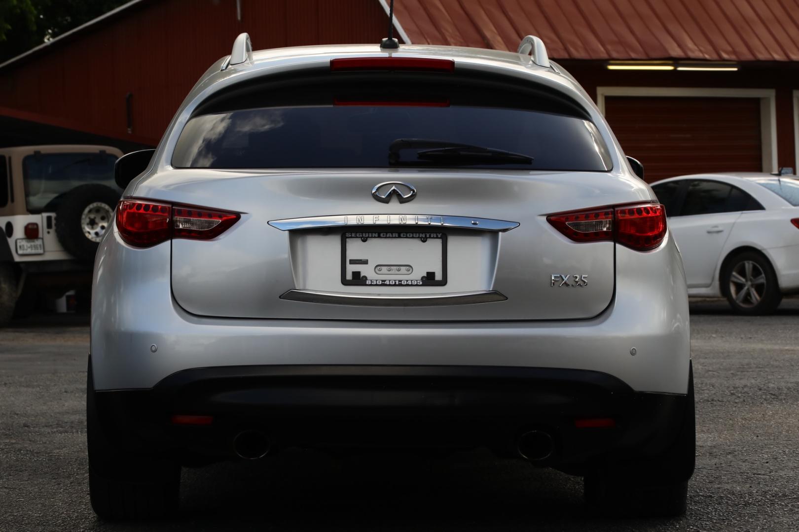 2010 SILVER INFINITI FX FX35 AWD (JN8AS1MW4AM) with an 3.5L V6 DOHC 24V engine, 5-SPEED AUTOMATIC transmission, located at 420 E. Kingsbury St., Seguin, TX, 78155, (830) 401-0495, 29.581060, -97.961647 - Photo#5