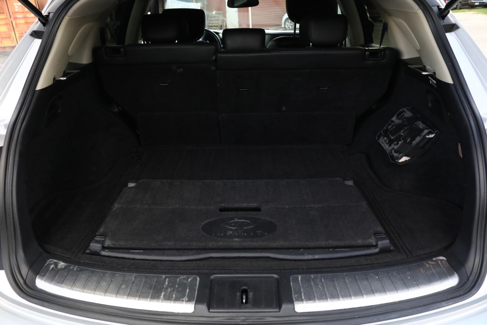 2010 SILVER INFINITI FX FX35 AWD (JN8AS1MW4AM) with an 3.5L V6 DOHC 24V engine, 5-SPEED AUTOMATIC transmission, located at 420 E. Kingsbury St., Seguin, TX, 78155, (830) 401-0495, 29.581060, -97.961647 - Photo#6