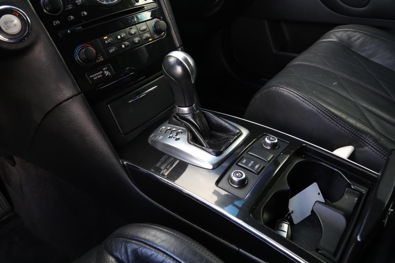 2010 SILVER INFINITI FX FX35 AWD (JN8AS1MW4AM) with an 3.5L V6 DOHC 24V engine, 5-SPEED AUTOMATIC transmission, located at 420 E. Kingsbury St., Seguin, TX, 78155, (830) 401-0495, 29.581060, -97.961647 - Photo#9