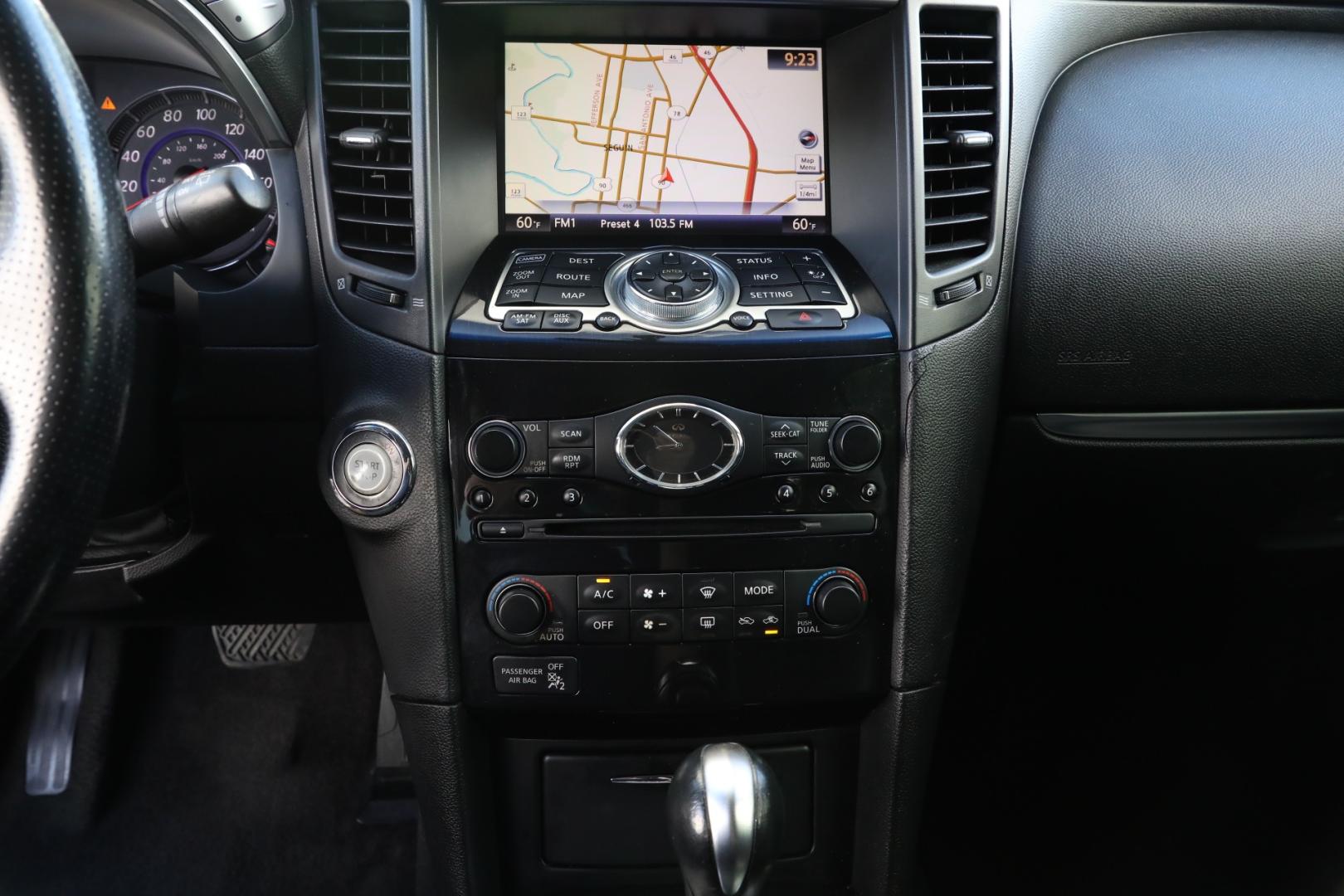 2010 SILVER INFINITI FX FX35 AWD (JN8AS1MW4AM) with an 3.5L V6 DOHC 24V engine, 5-SPEED AUTOMATIC transmission, located at 420 E. Kingsbury St., Seguin, TX, 78155, (830) 401-0495, 29.581060, -97.961647 - Photo#8