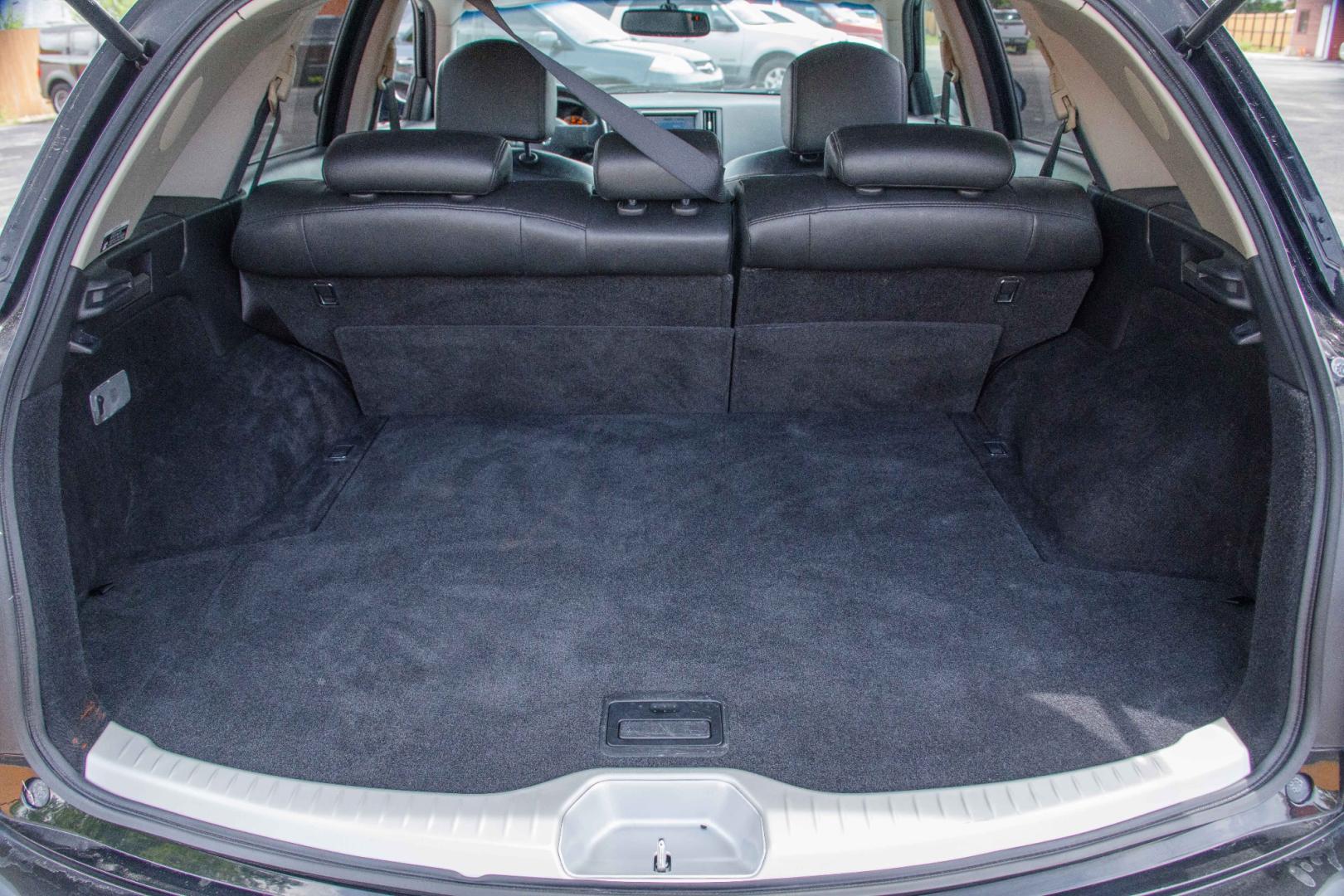 2006 BLACK INFINITI FX FX35 2WD (JNRAS08U46X) with an 3.5L V6 DOHC 24V engine, 5-SPEED AUTOMATIC transmission, located at 420 E. Kingsbury St., Seguin, TX, 78155, (830) 401-0495, 29.581060, -97.961647 - Photo#6