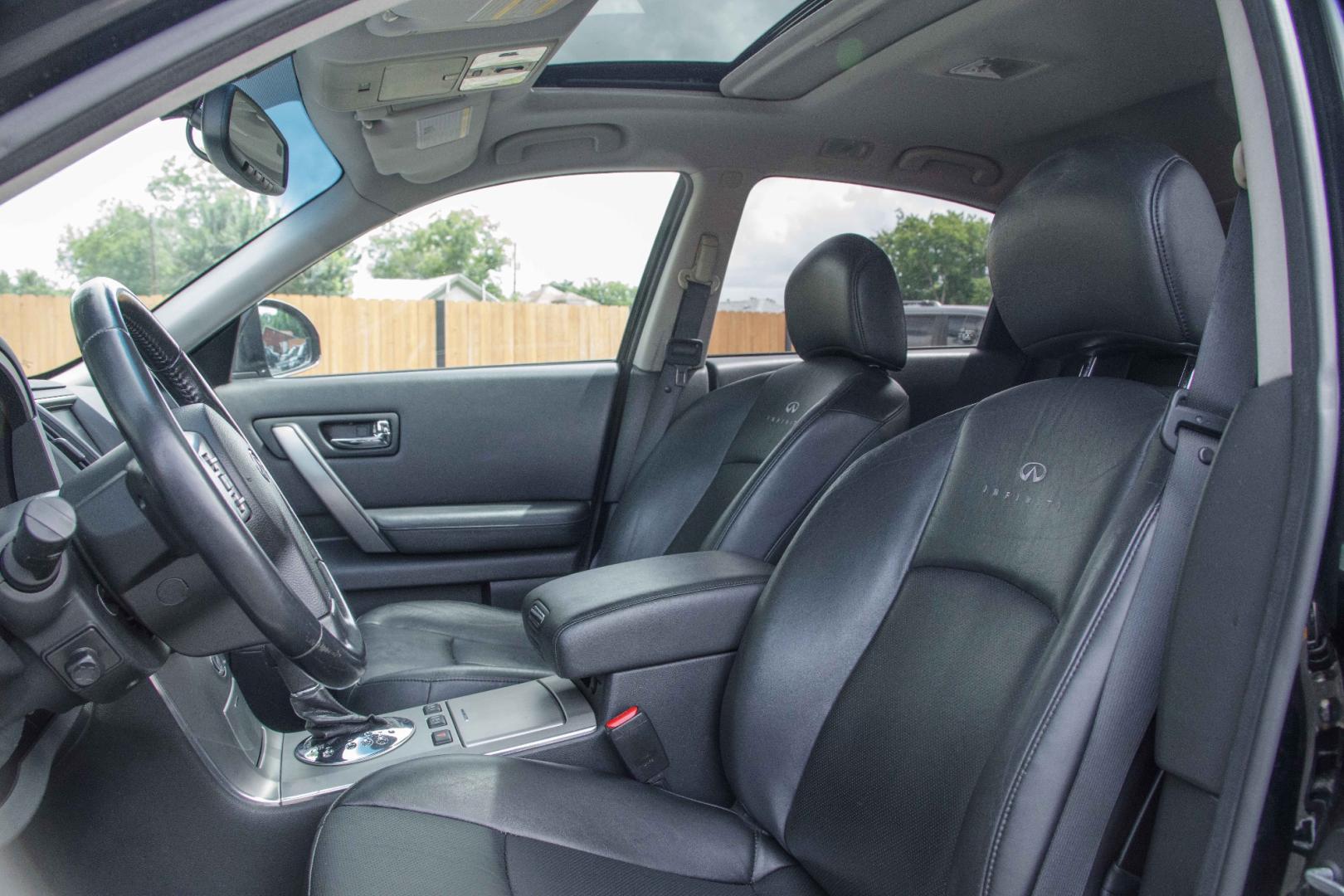 2006 BLACK INFINITI FX FX35 2WD (JNRAS08U46X) with an 3.5L V6 DOHC 24V engine, 5-SPEED AUTOMATIC transmission, located at 420 E. Kingsbury St., Seguin, TX, 78155, (830) 401-0495, 29.581060, -97.961647 - Photo#14