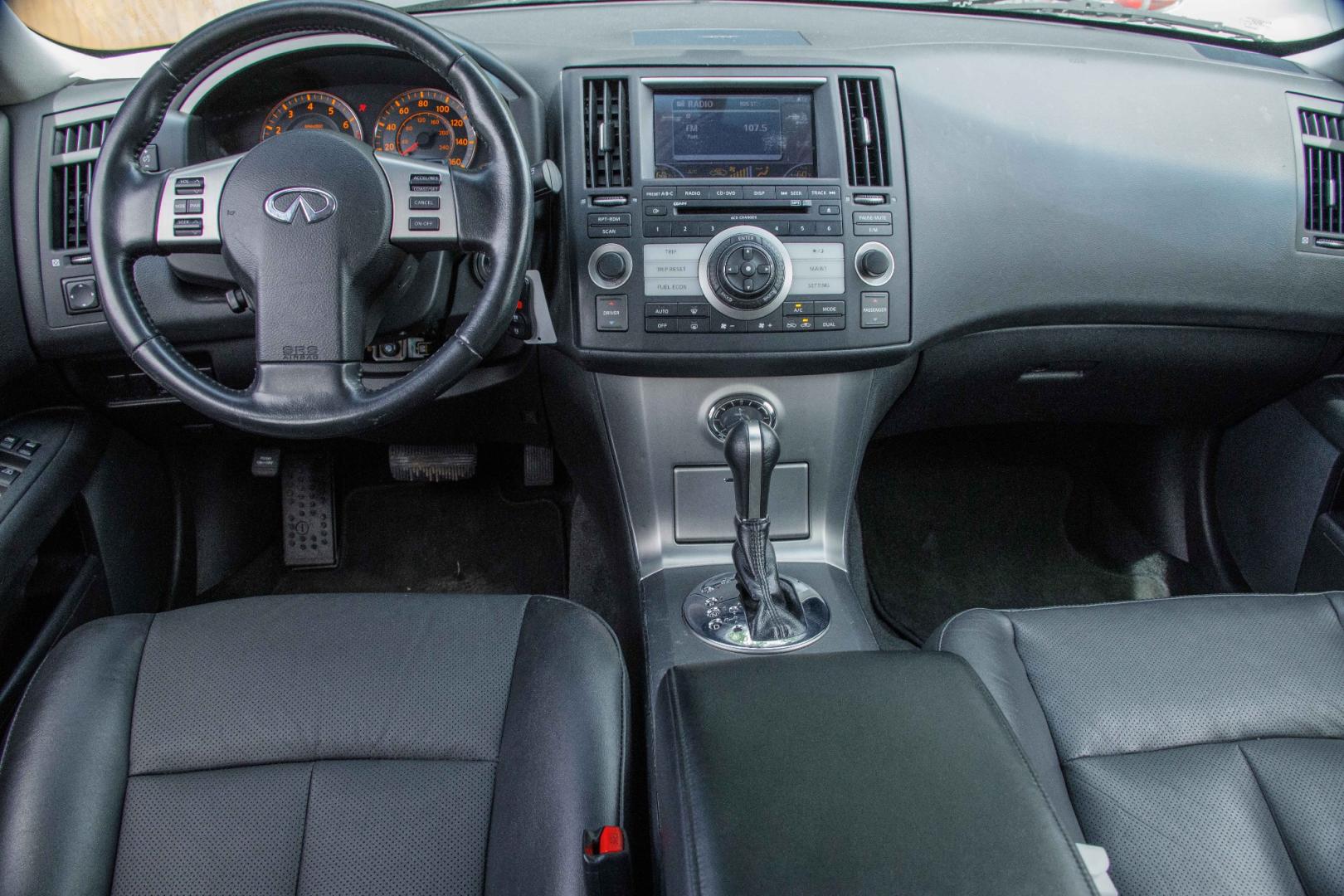 2006 BLACK INFINITI FX FX35 2WD (JNRAS08U46X) with an 3.5L V6 DOHC 24V engine, 5-SPEED AUTOMATIC transmission, located at 420 E. Kingsbury St., Seguin, TX, 78155, (830) 401-0495, 29.581060, -97.961647 - Photo#12