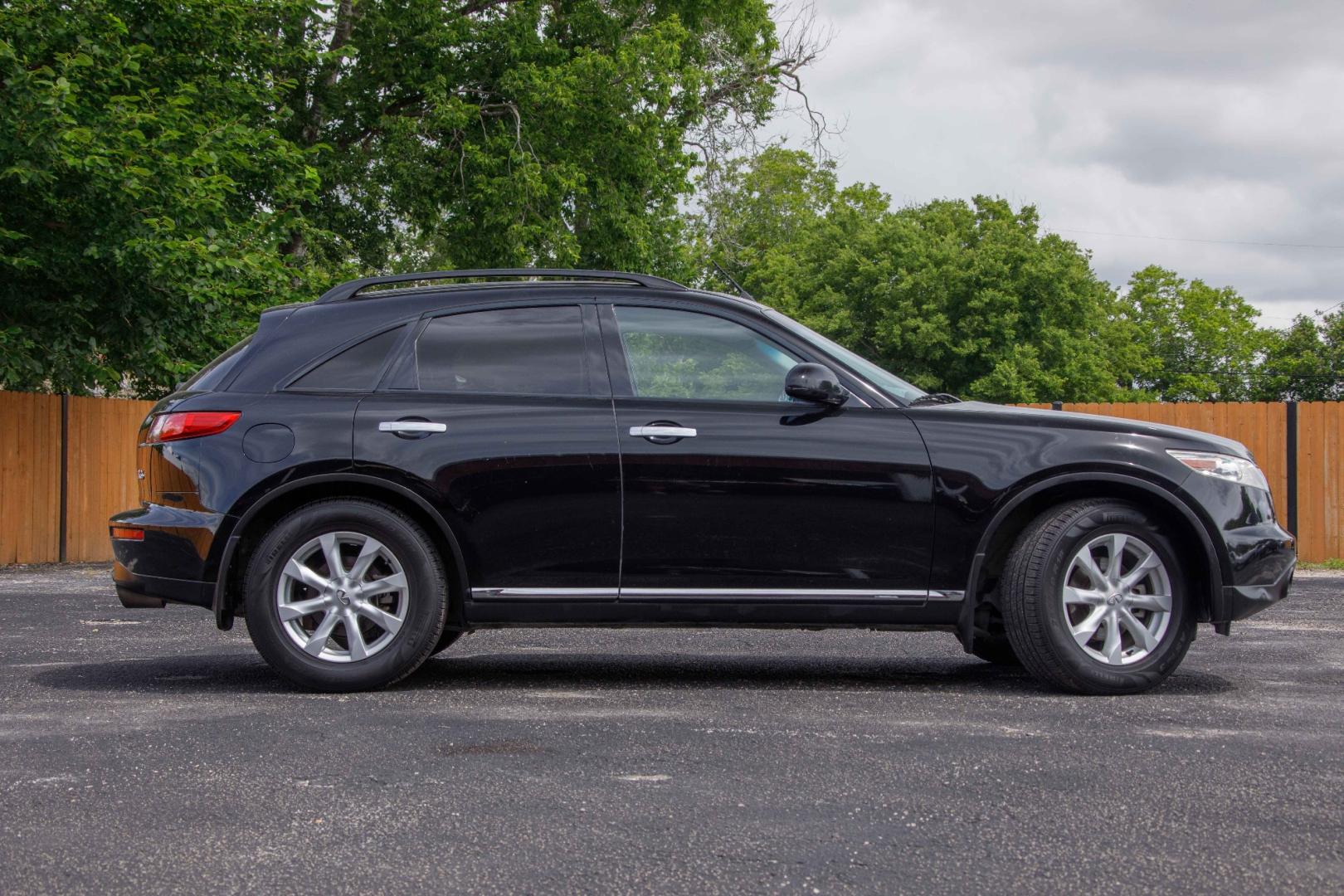 2006 BLACK INFINITI FX FX35 2WD (JNRAS08U46X) with an 3.5L V6 DOHC 24V engine, 5-SPEED AUTOMATIC transmission, located at 420 E. Kingsbury St., Seguin, TX, 78155, (830) 401-0495, 29.581060, -97.961647 - Photo#3
